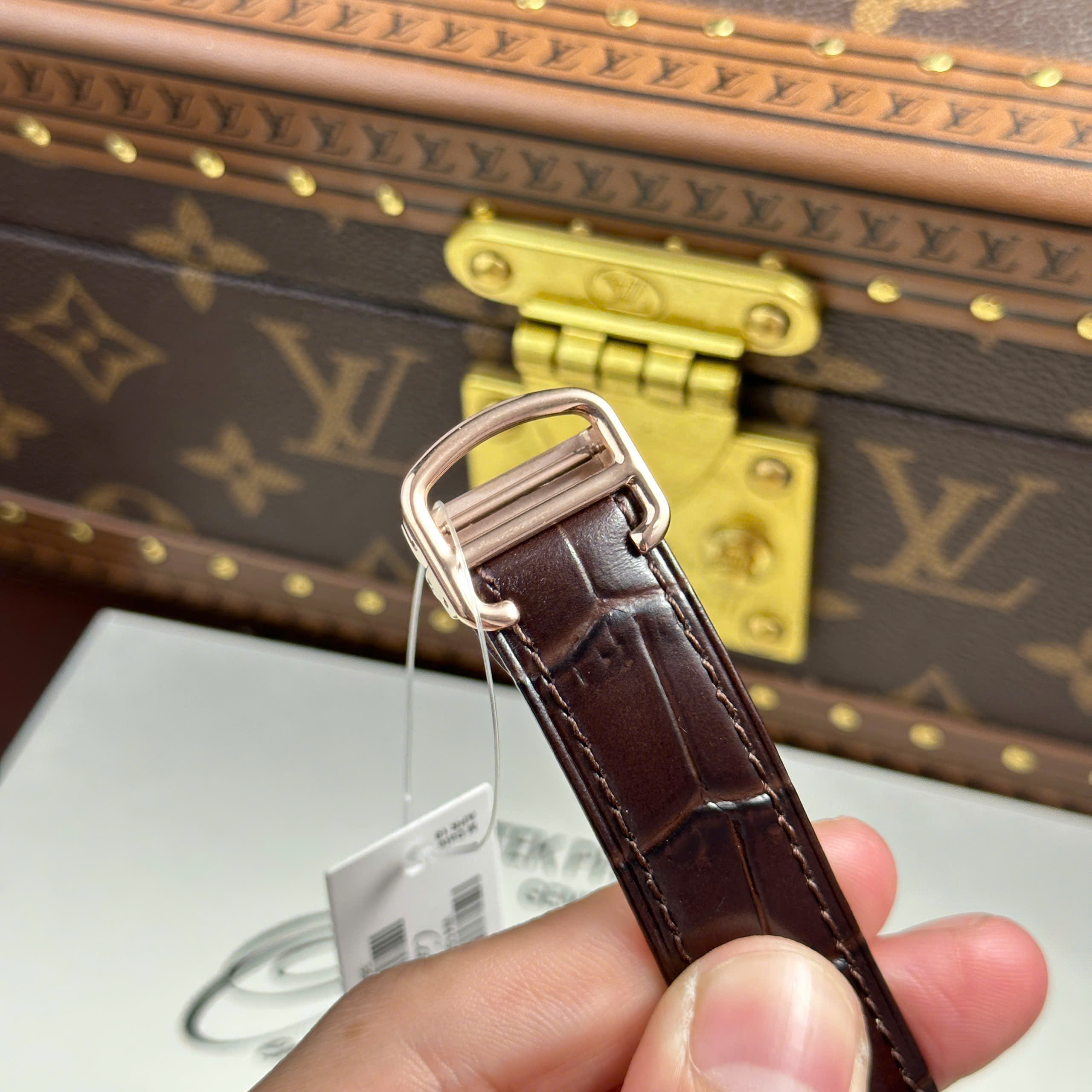 Đồng Hồ Cartier Drive Tourbillon Replica 1:1Mặt Số Vân Guiloche Dây Da 41mm