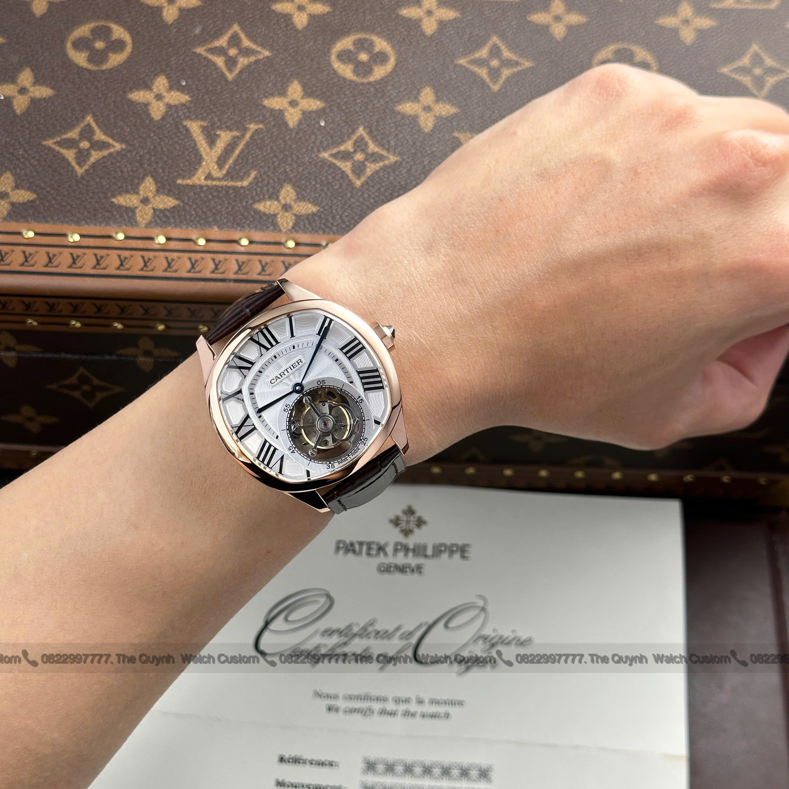 Đồng Hồ Cartier Drive Tourbillon Replica 1:1Mặt Số Vân Guiloche Dây Da 41mm