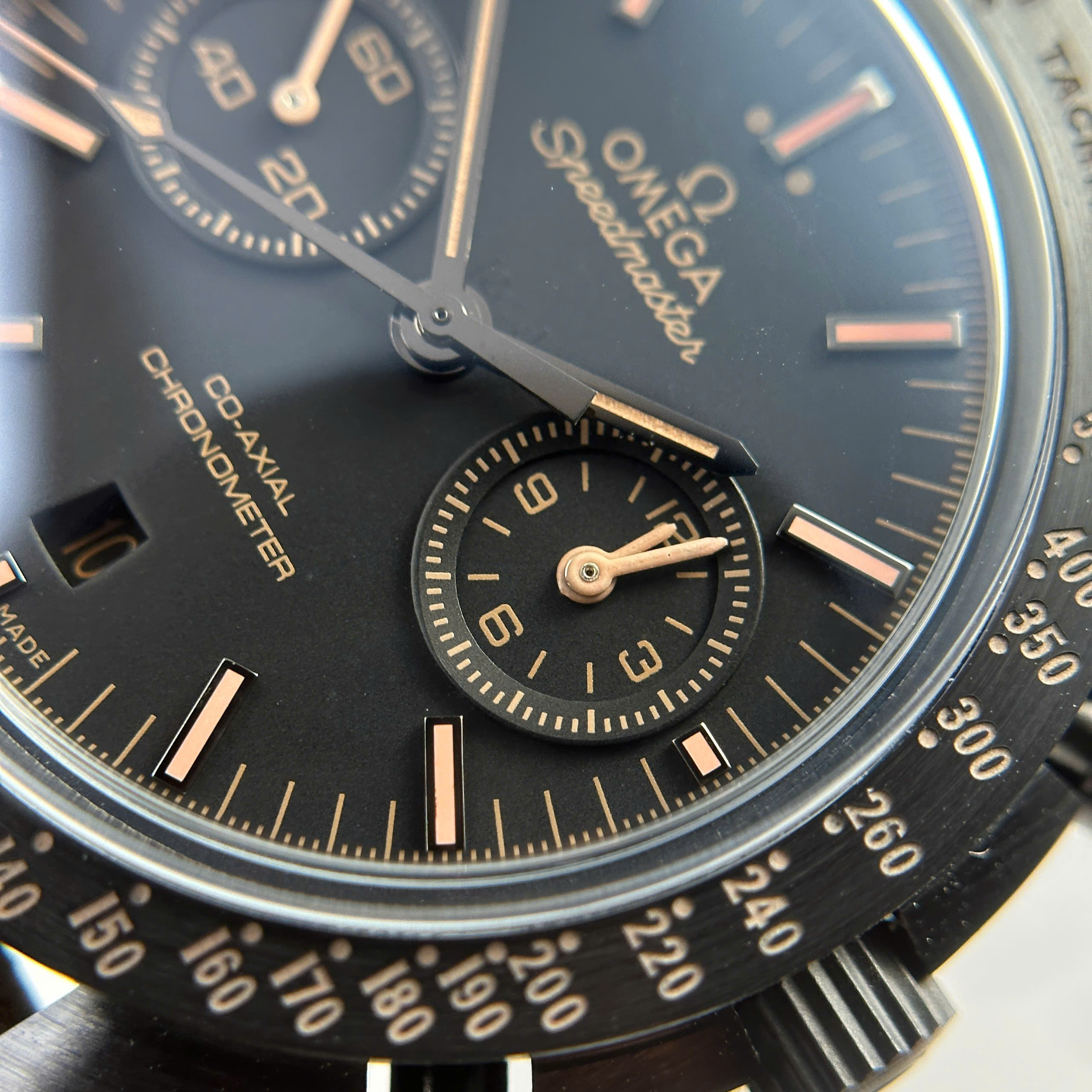 Đồng Hồ Omega Speedmaster Dark Side Of The Moon Rep 1:1 Vỏ Gốm Đen 44mm OM Factory