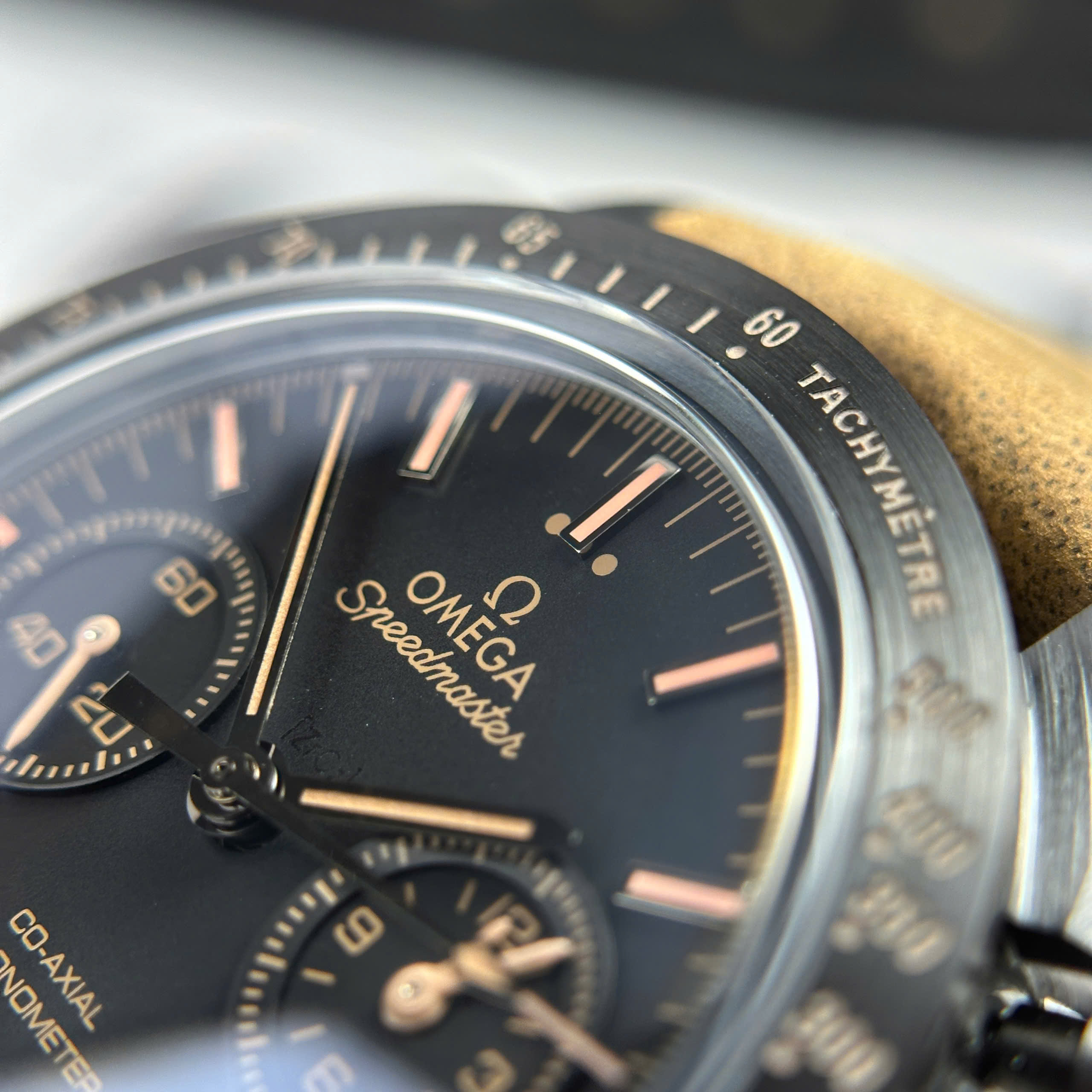 Đồng Hồ Omega Speedmaster Dark Side Of The Moon Rep 1:1 Vỏ Gốm Đen 44mm OM Factory