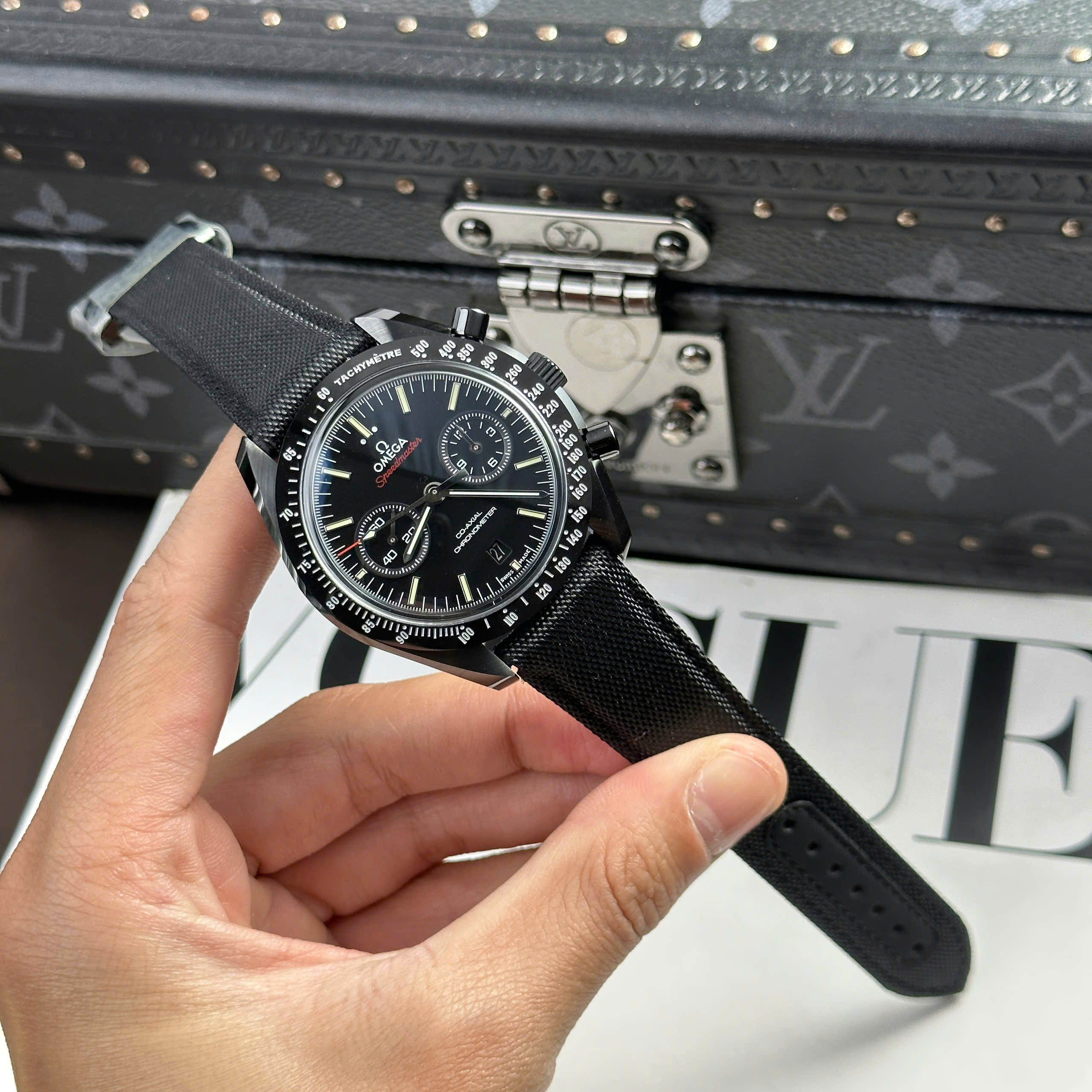 Đồng Hồ Omega Speedmaster Dark Side Of The Moon Rep 1:1 Vỏ Gốm Đen 44mm OM FactoryHô