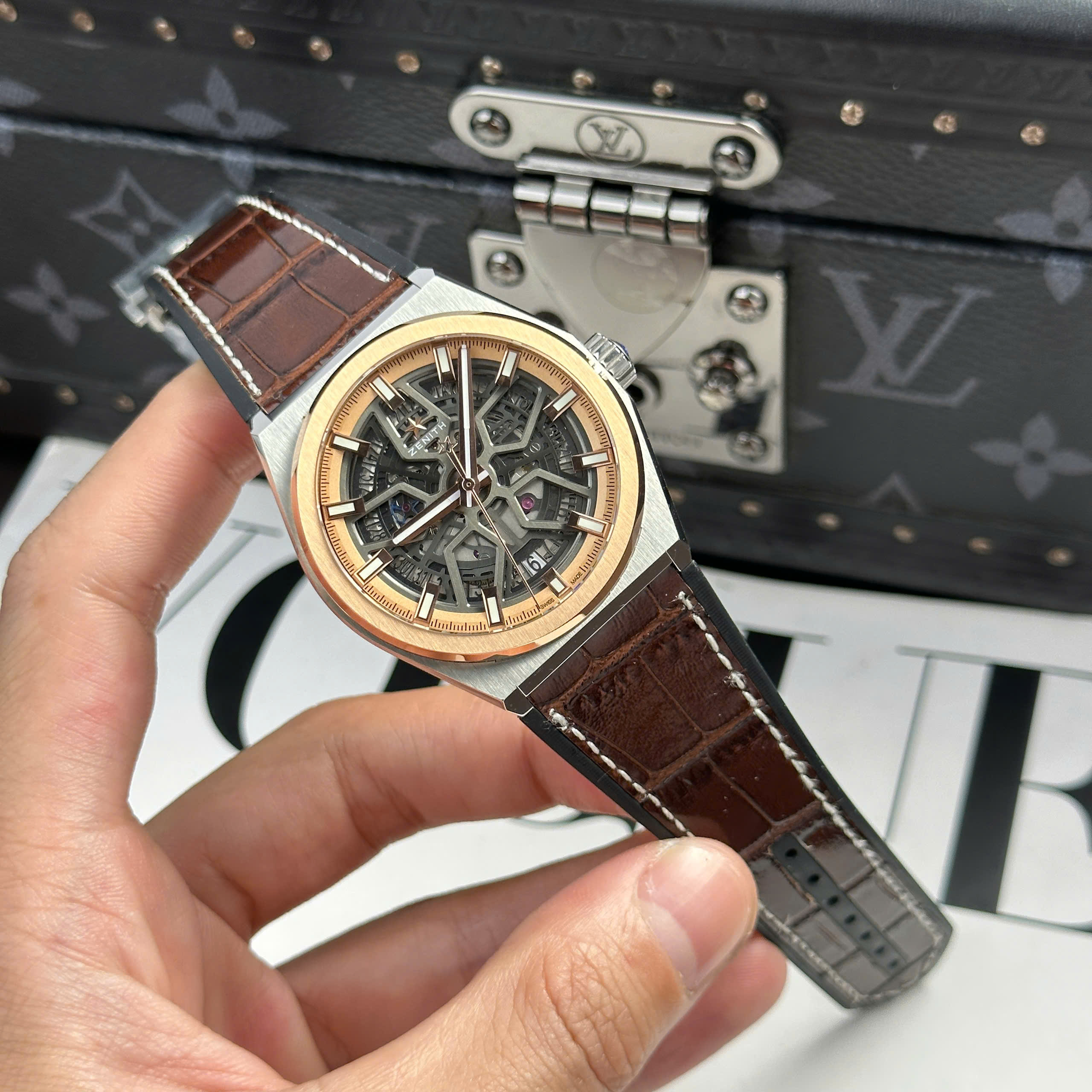 Đồng Hồ Zenith Defy Classic Demi Vàng Mặt Đen Rep 1:1LF Factory