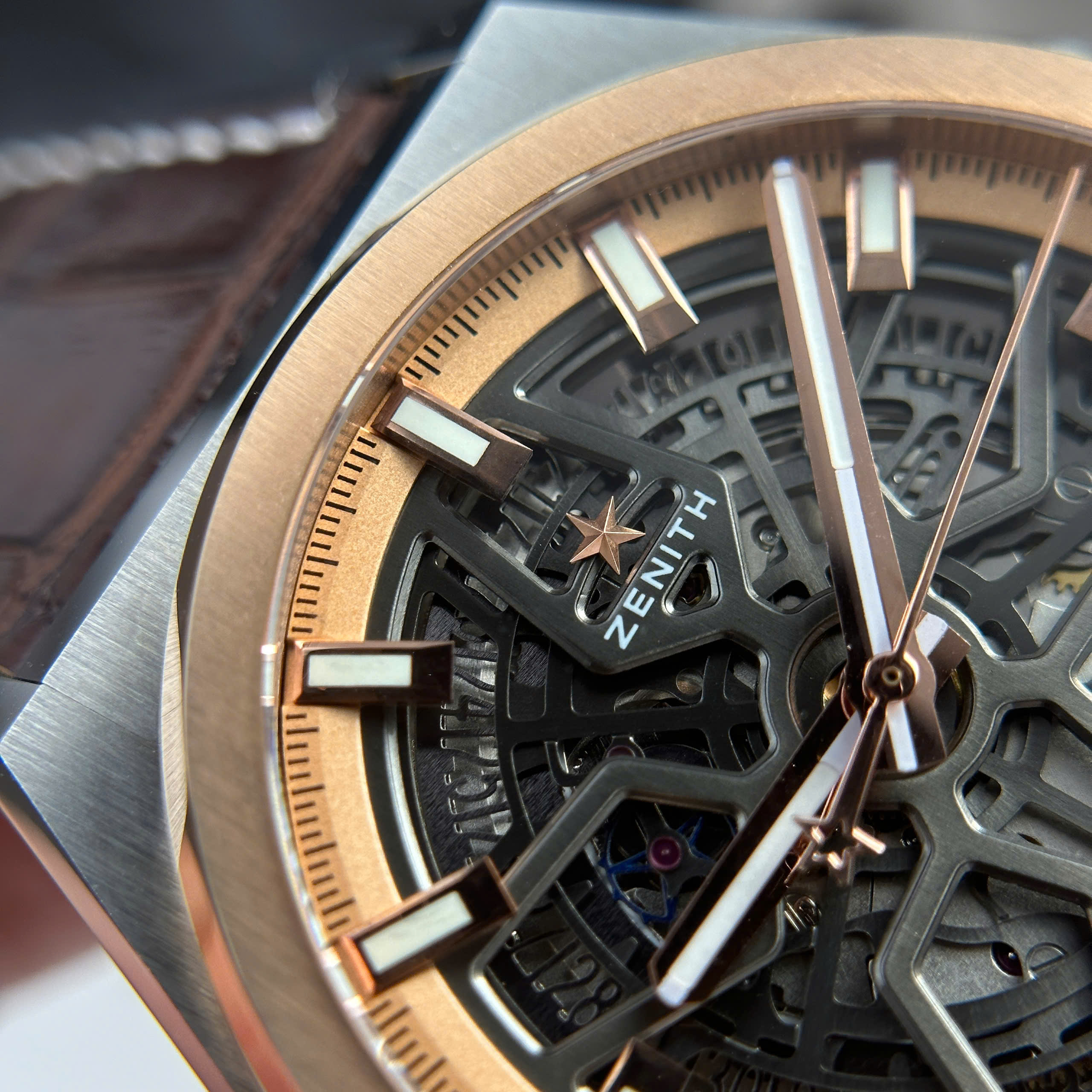 Đồng Hồ Zenith Defy Classic Demi Vàng Mặt Đen Rep 1:1LF Factory