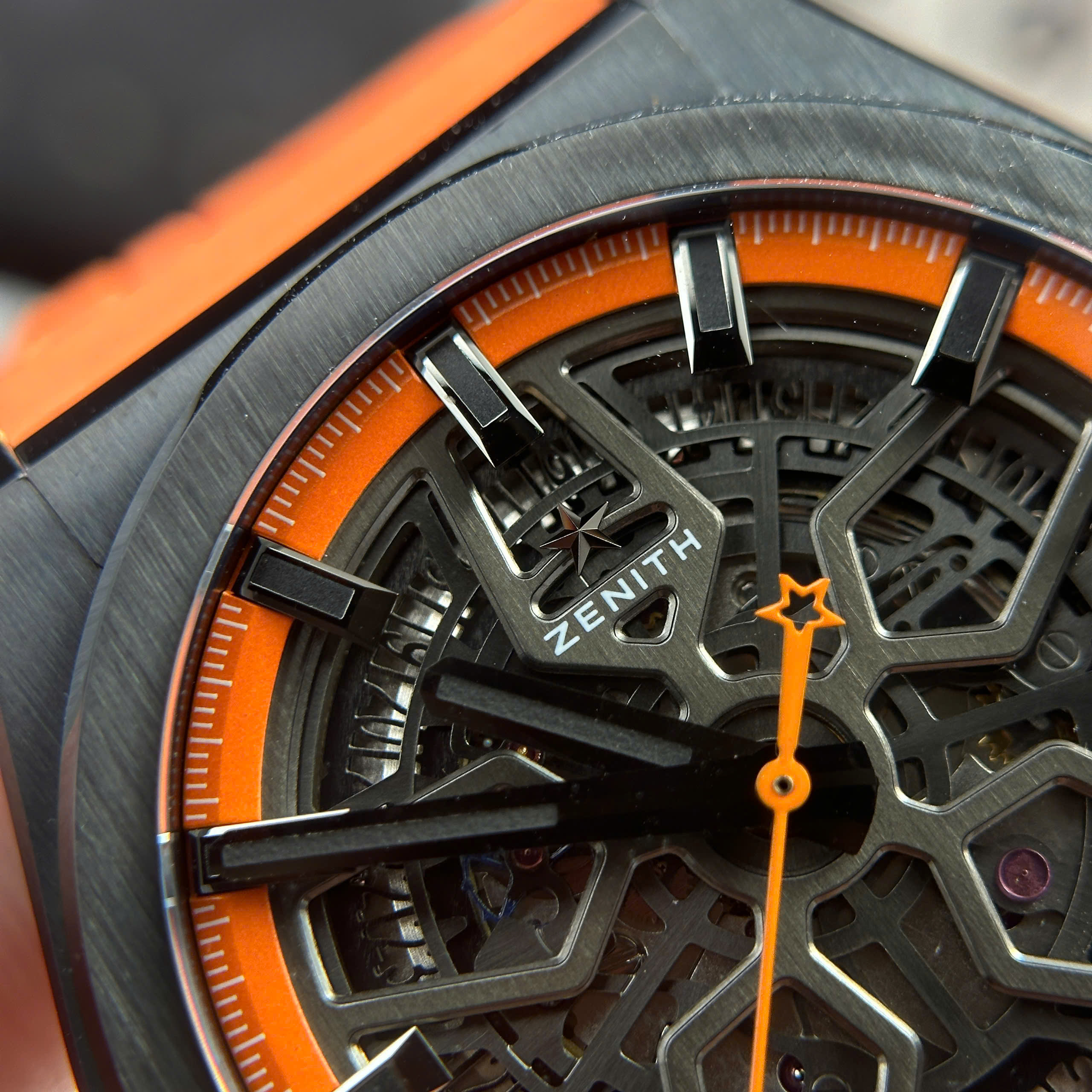 Đồng Hồ Zenith Defy Classic Vỏ Gốm Ceramic Đen 41mm Rep 1:1 LF Factory