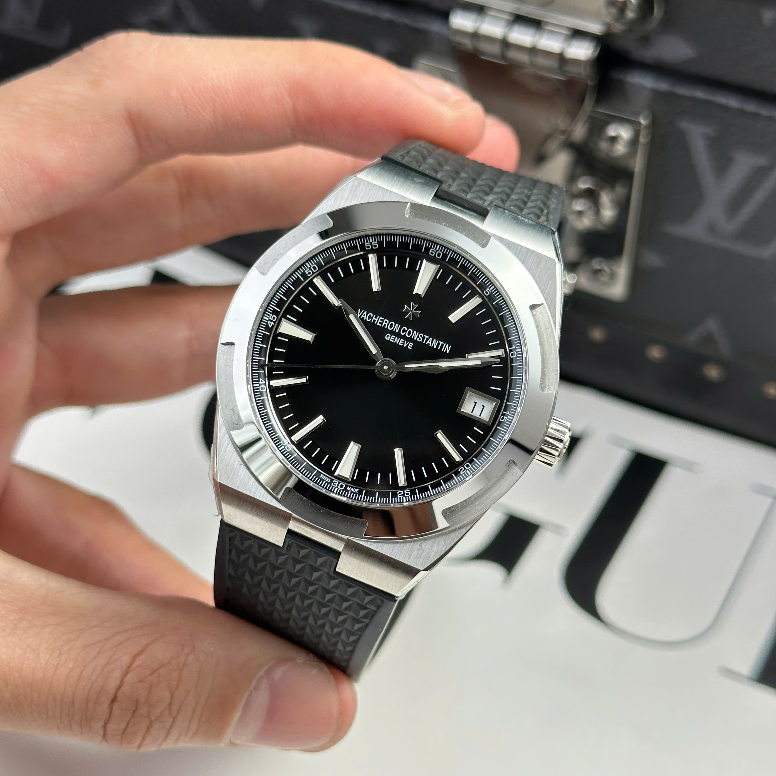 Đồng Hồ Vacheron Constantin Overseas 4500V 41mm Mặt Đen Rep 1:1