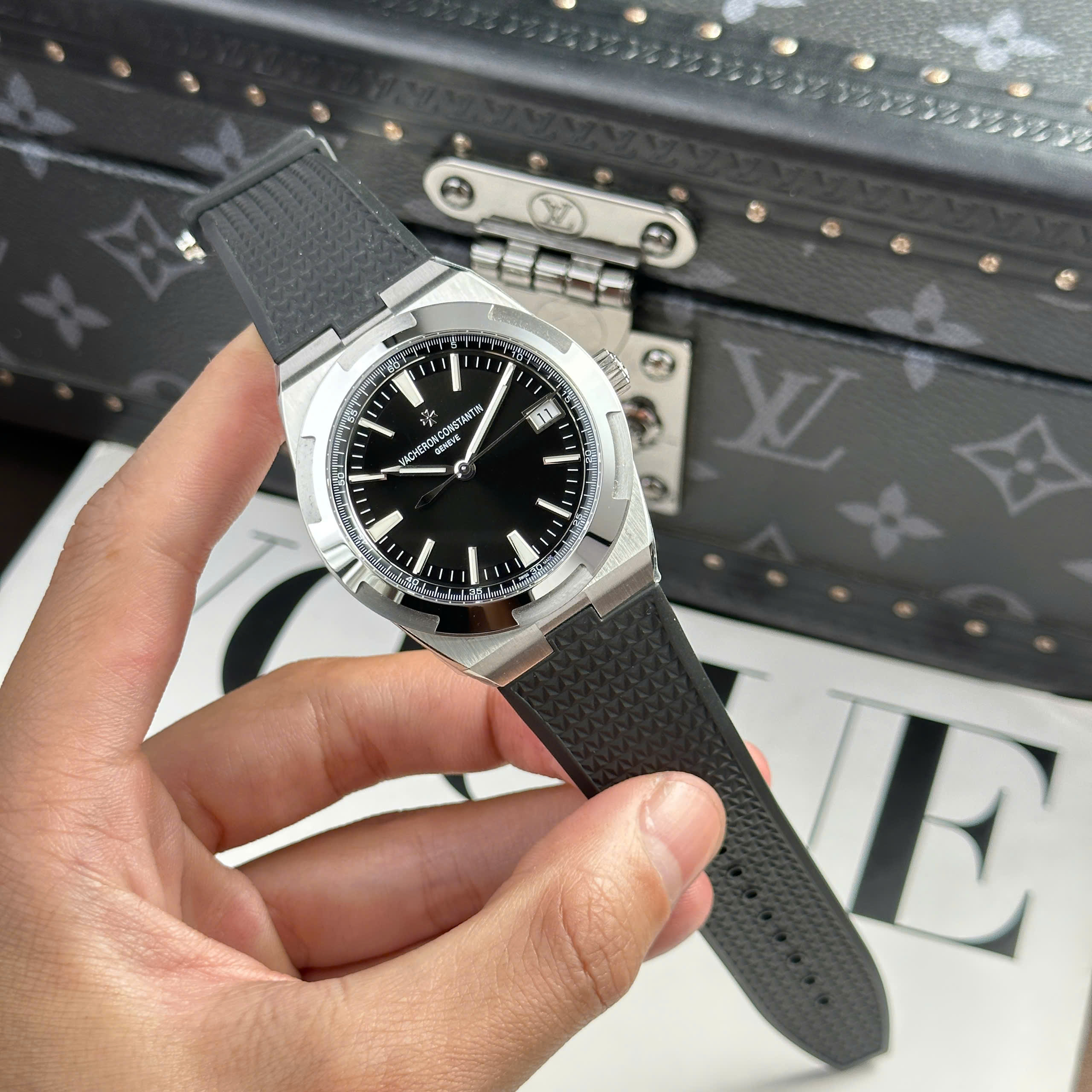 Đồng Hồ Vacheron Constantin Overseas 4500V 41mm Mặt Đen Rep 1:1