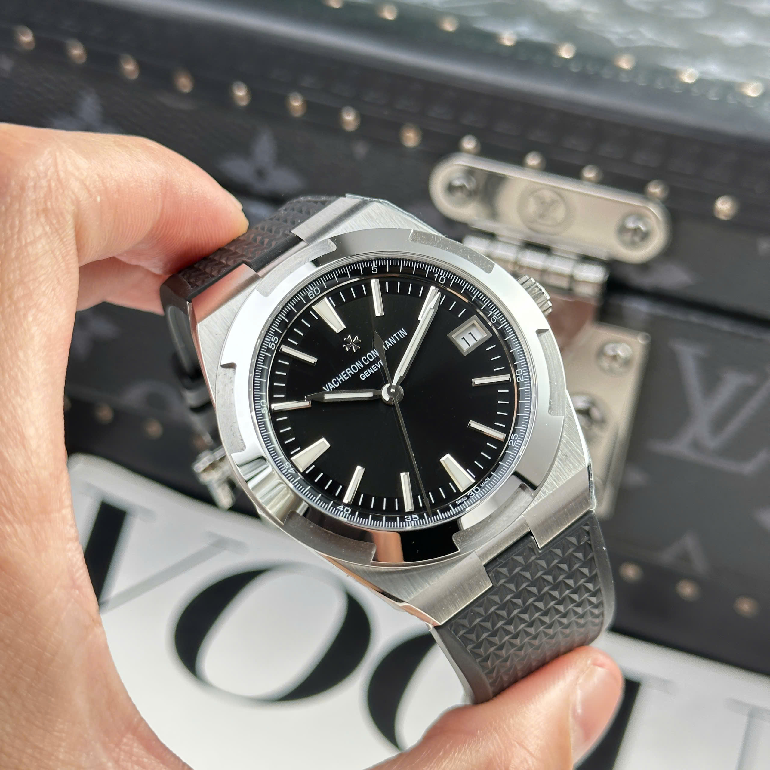Đồng Hồ Vacheron Constantin Overseas 4500V 41mm Mặt Đen Rep 1:1