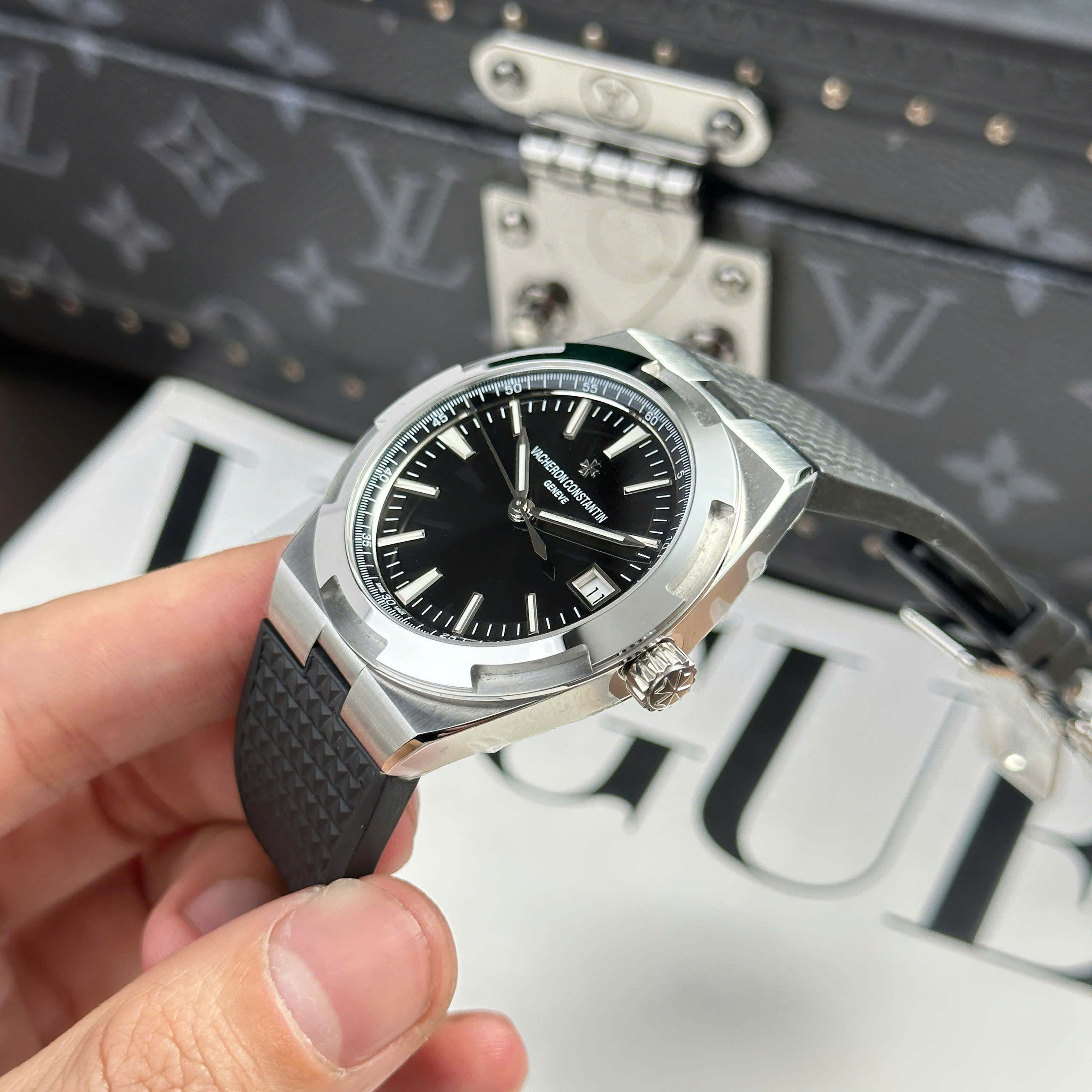 Đồng Hồ Vacheron Constantin Overseas 4500V 41mm Mặt Đen Rep 1:1