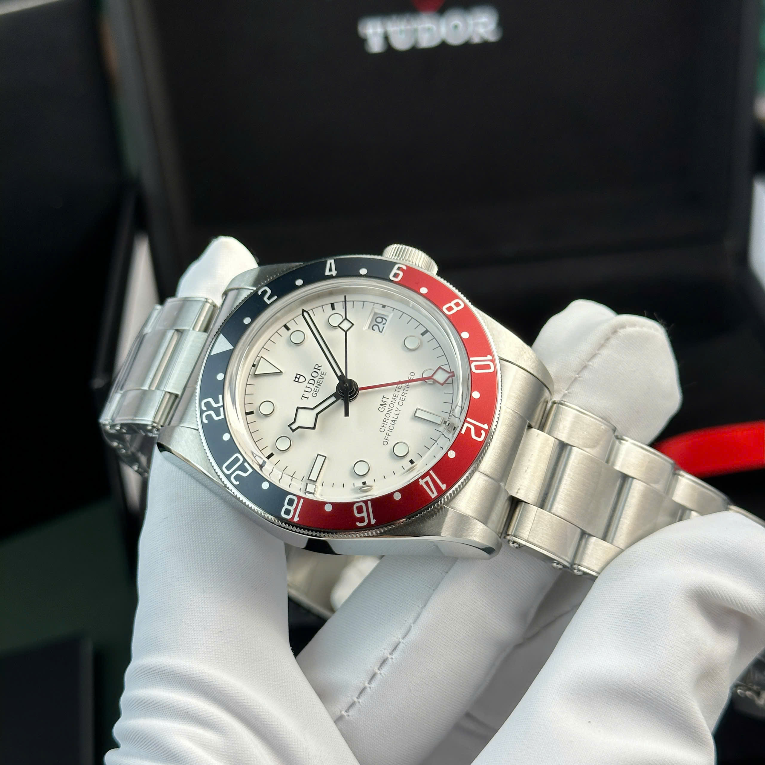 Đồng Hồ Tudor Black Bay GMT M79830RB 41mm Rep 1:1 Viền Ceramic ZF Factory