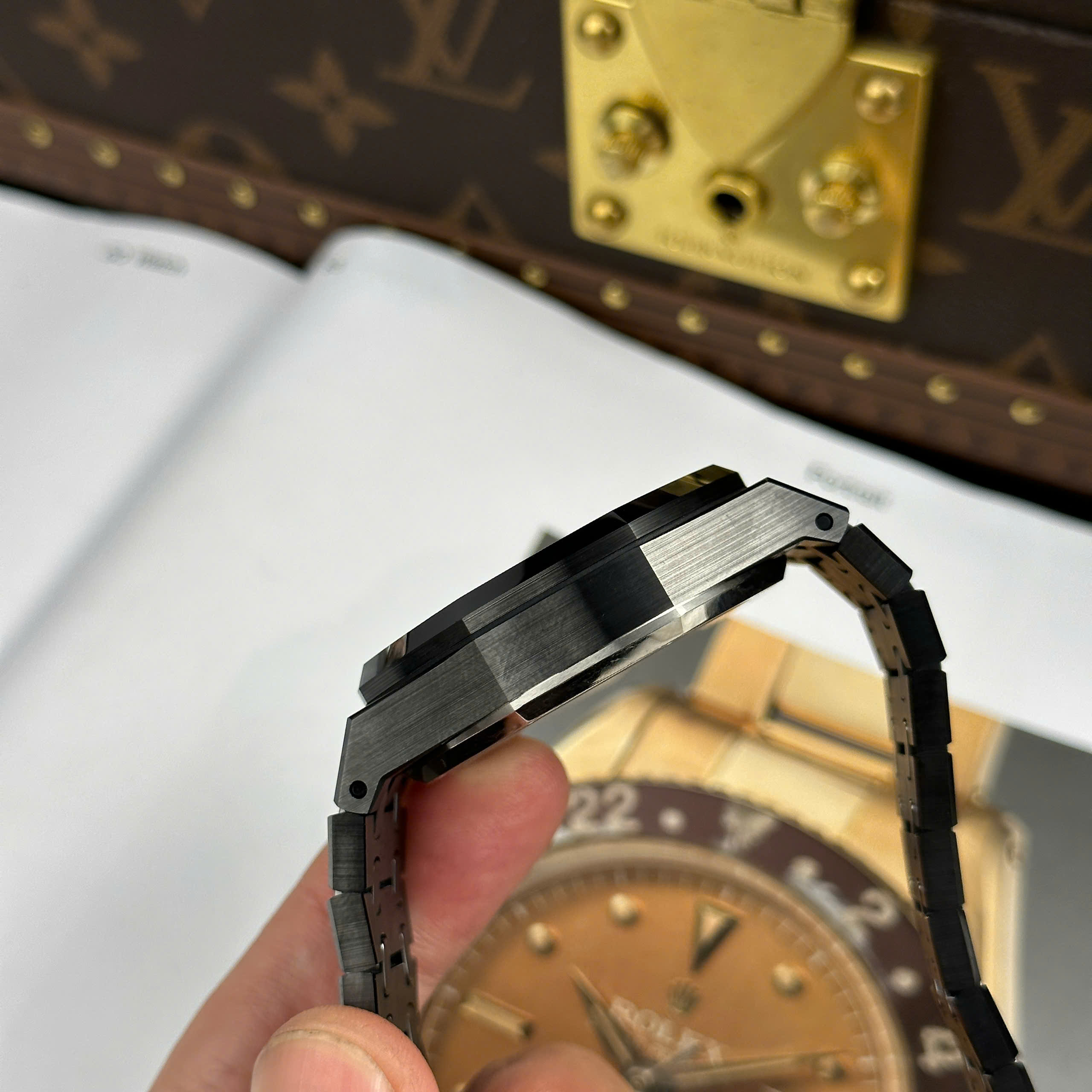 Đồng Hồ Audemars Piaguet Oak 26240 Vỏ Gốm Ceramic Đen Replica 1:1 APS Factory 41mm