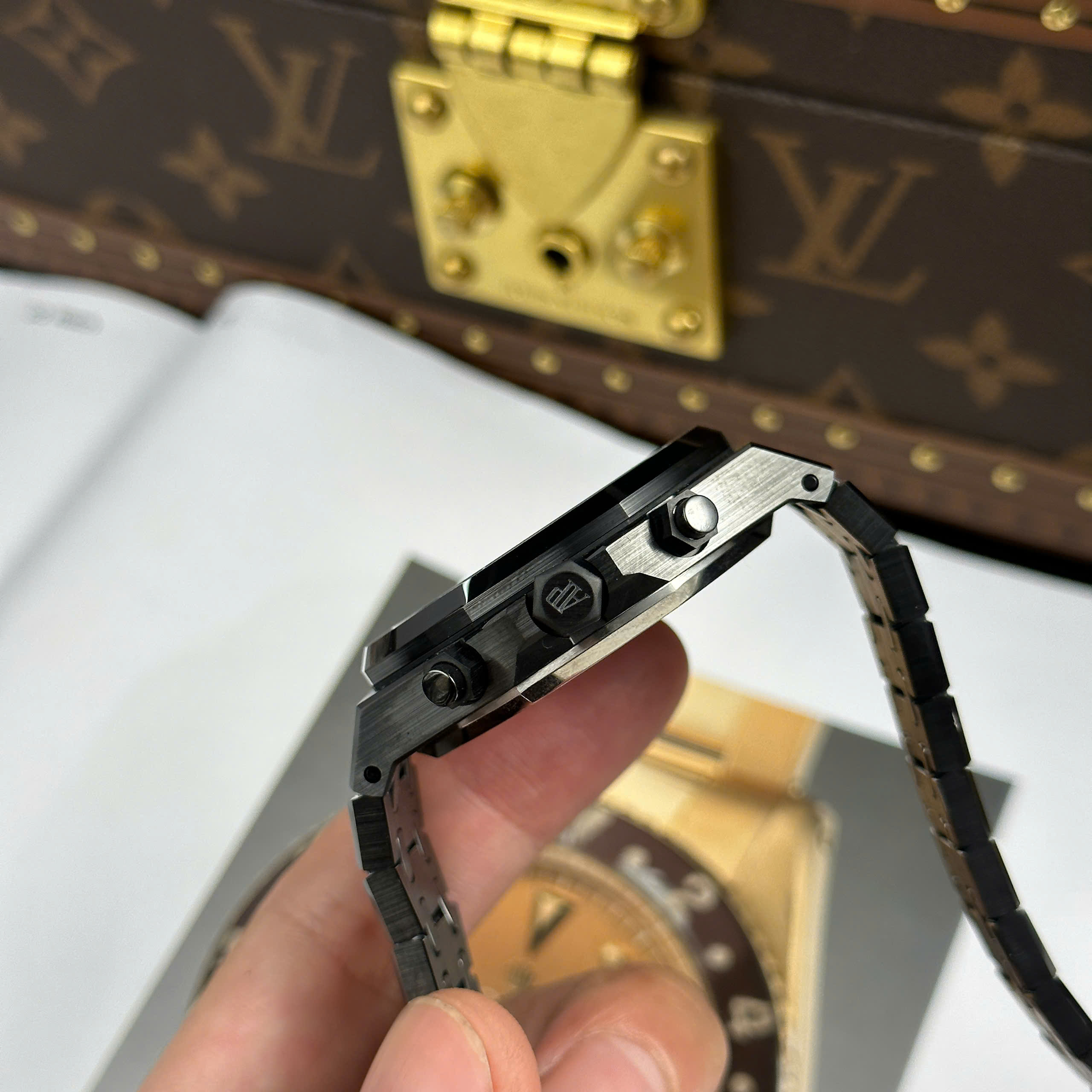 Đồng Hồ Audemars Piaguet Oak 26240 Vỏ Gốm Ceramic Đen Replica 1:1 APS Factory 41mm