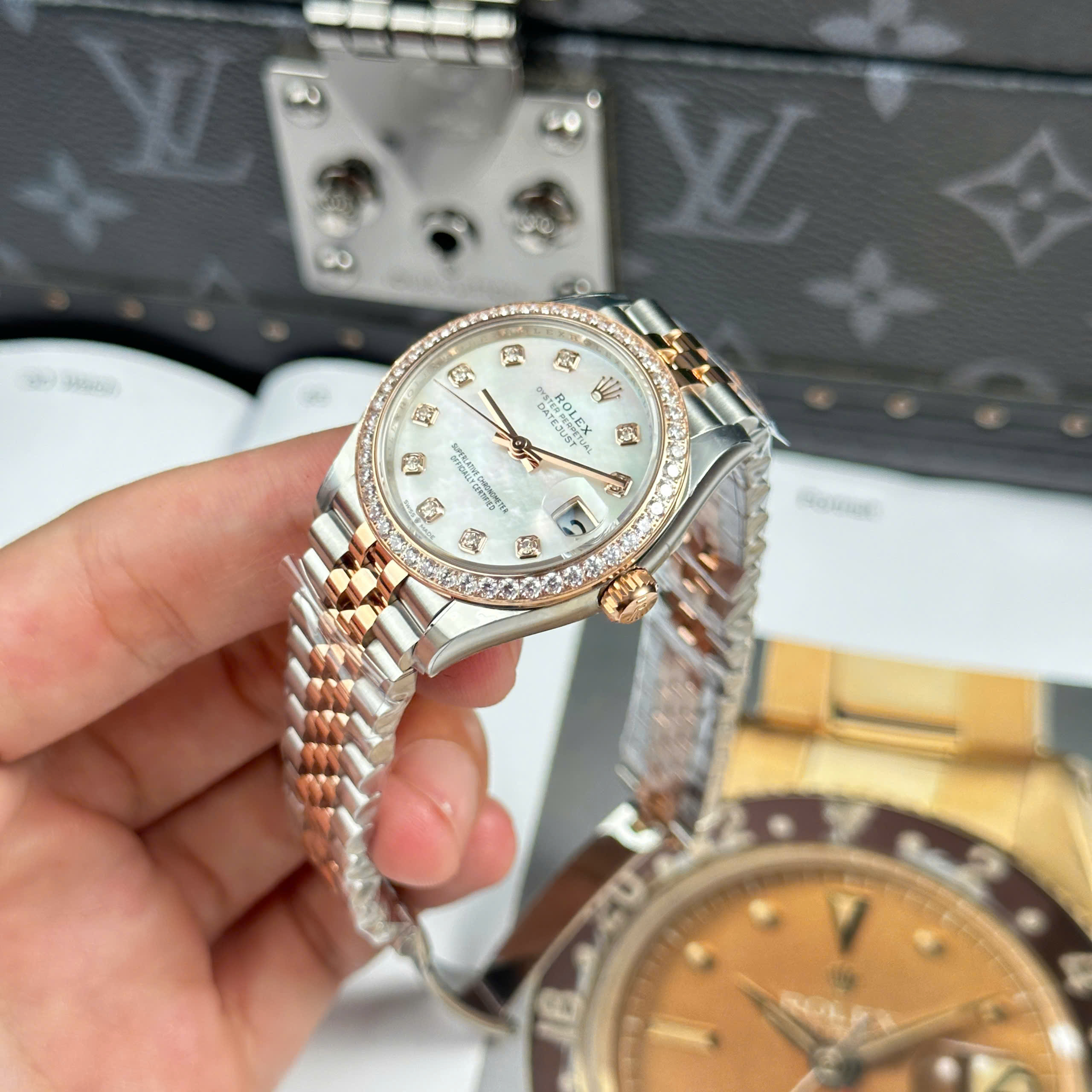 Đồng Hồ Rolex Lady Datejust 31mm Mặt Khảm Trai Viền Đá CZ Rep 1:1 Cao Cấp THB Factory
