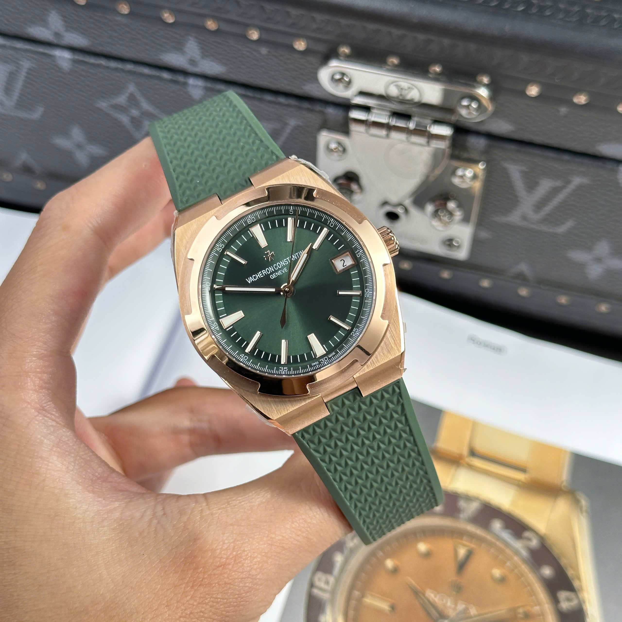 Đồng Hồ Vacheron Constantin Overseas 4500V 41mm Mặt Xanh Green Rep 1:1 Cao Cấp