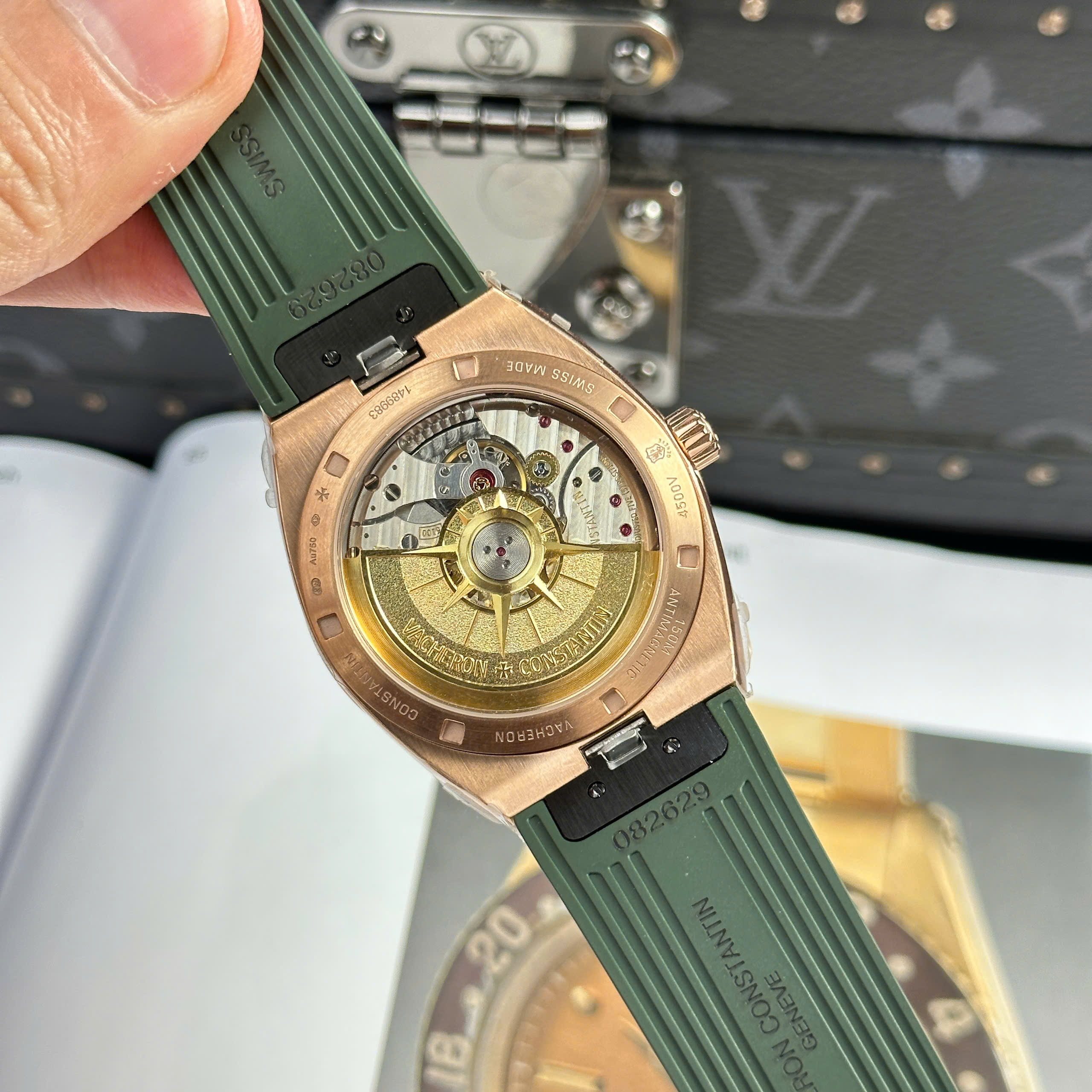 Đồng Hồ Vacheron Constantin Overseas 4500V 41mm Mặt Xanh Green Rep 1:1 Cao Cấp