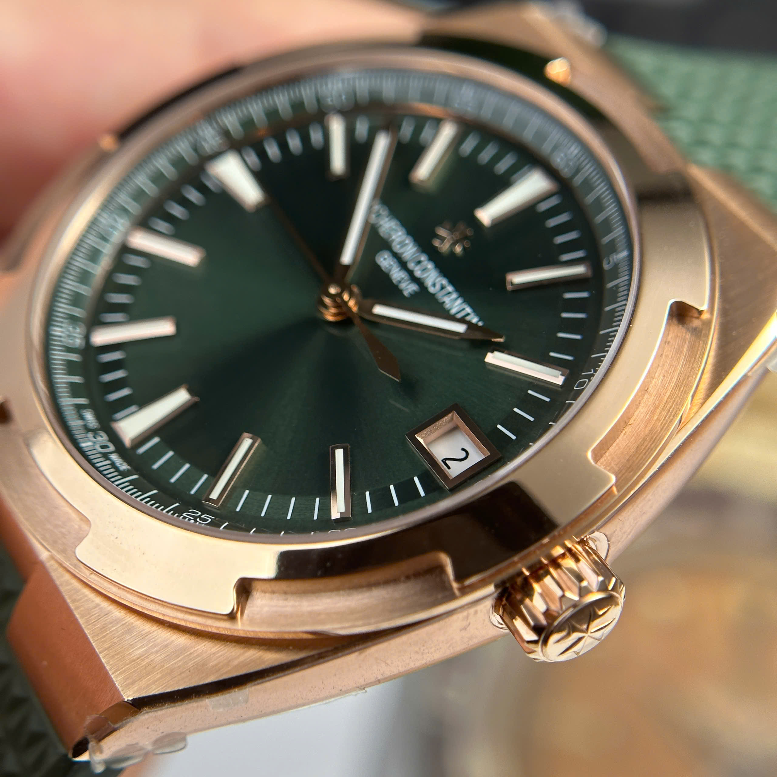 Đồng Hồ Vacheron Constantin Overseas 4500V 41mm Mặt Xanh Green Rep 1:1 Cao Cấp