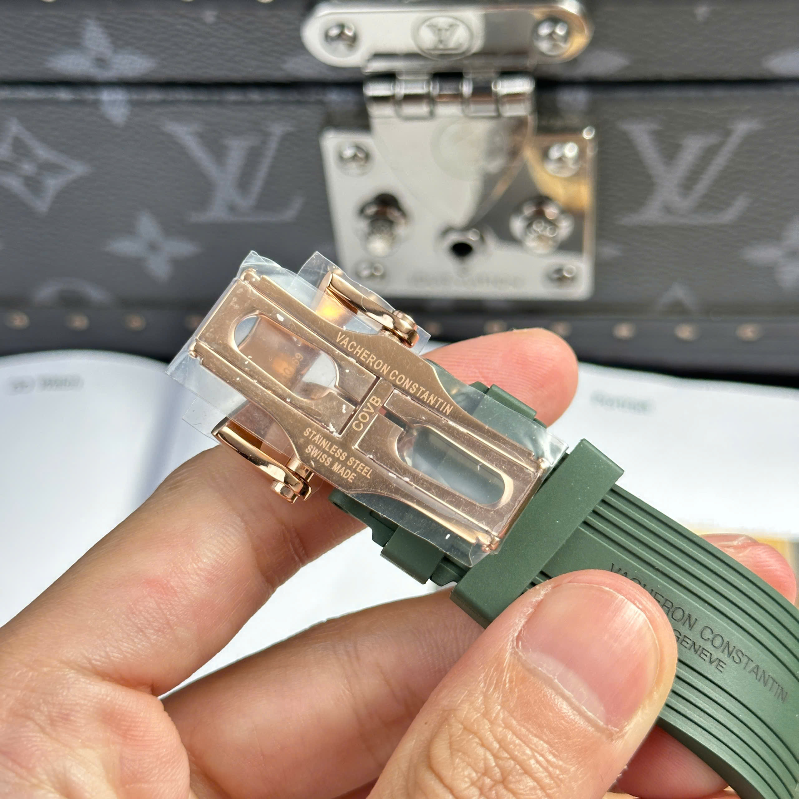 Đồng Hồ Vacheron Constantin Overseas 4500V 41mm Mặt Xanh Green Rep 1:1 Cao Cấp
