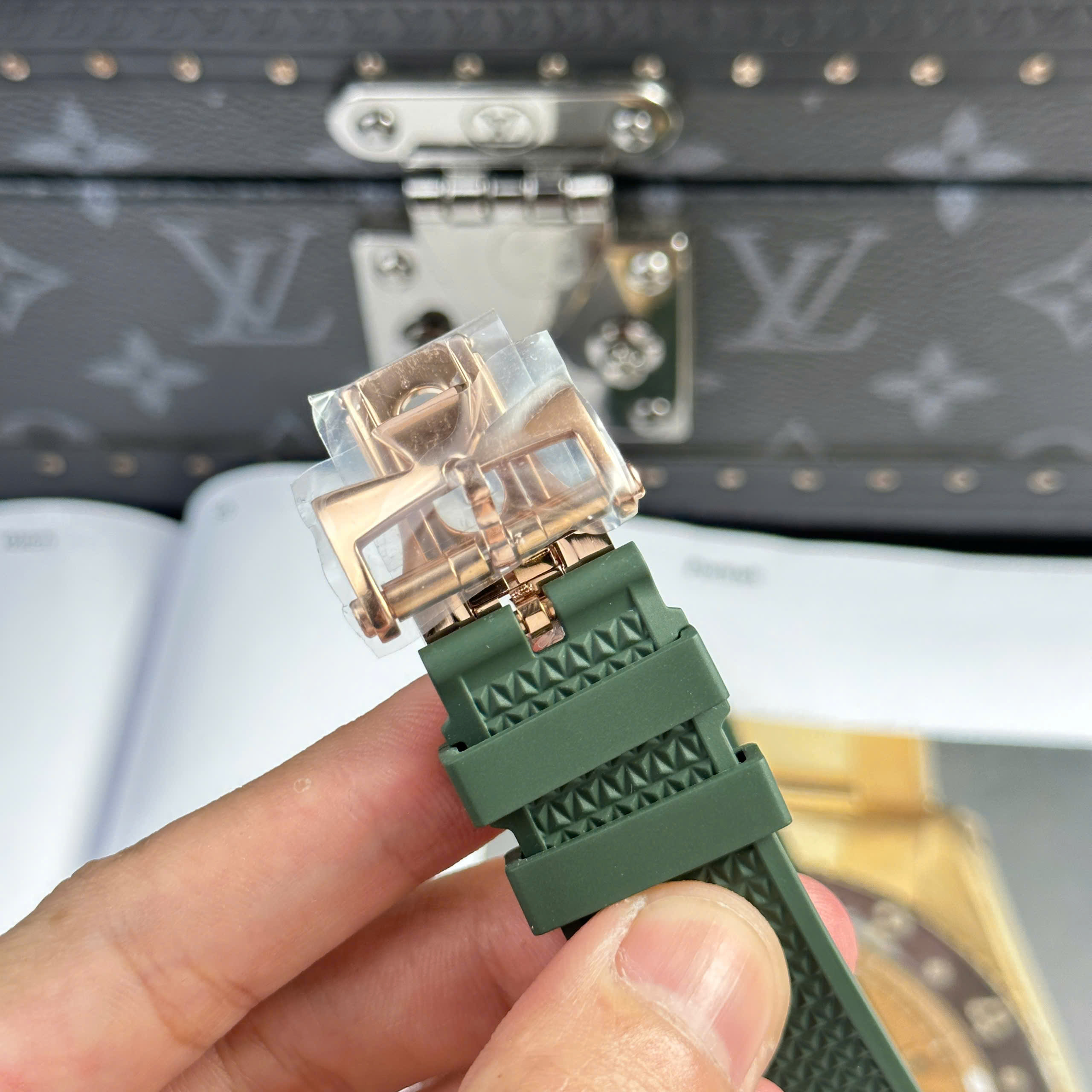 Đồng Hồ Vacheron Constantin Overseas 4500V 41mm Mặt Xanh Green Rep 1:1 Cao Cấp