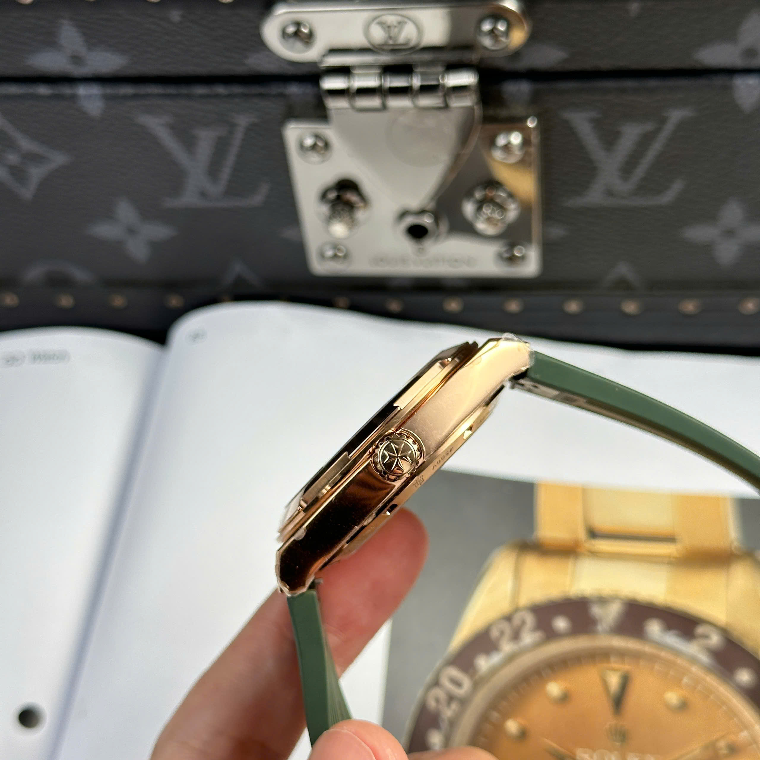 Đồng Hồ Vacheron Constantin Overseas 4500V 41mm Mặt Xanh Green Rep 1:1 Cao Cấp