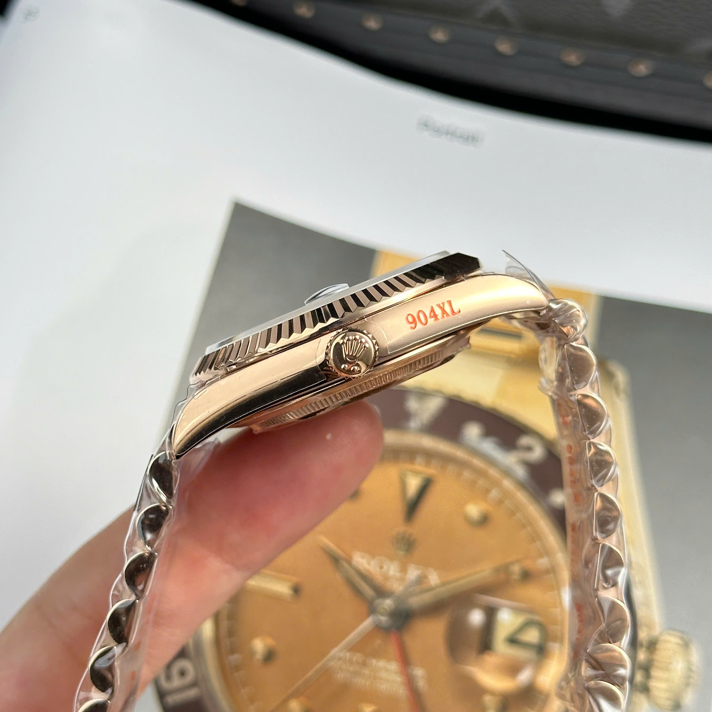 Đồng Hồ Rolex Day-Date 40mm Rose Gold 228235 Mặt Số Chocolate Replica 1:1 QF Factory