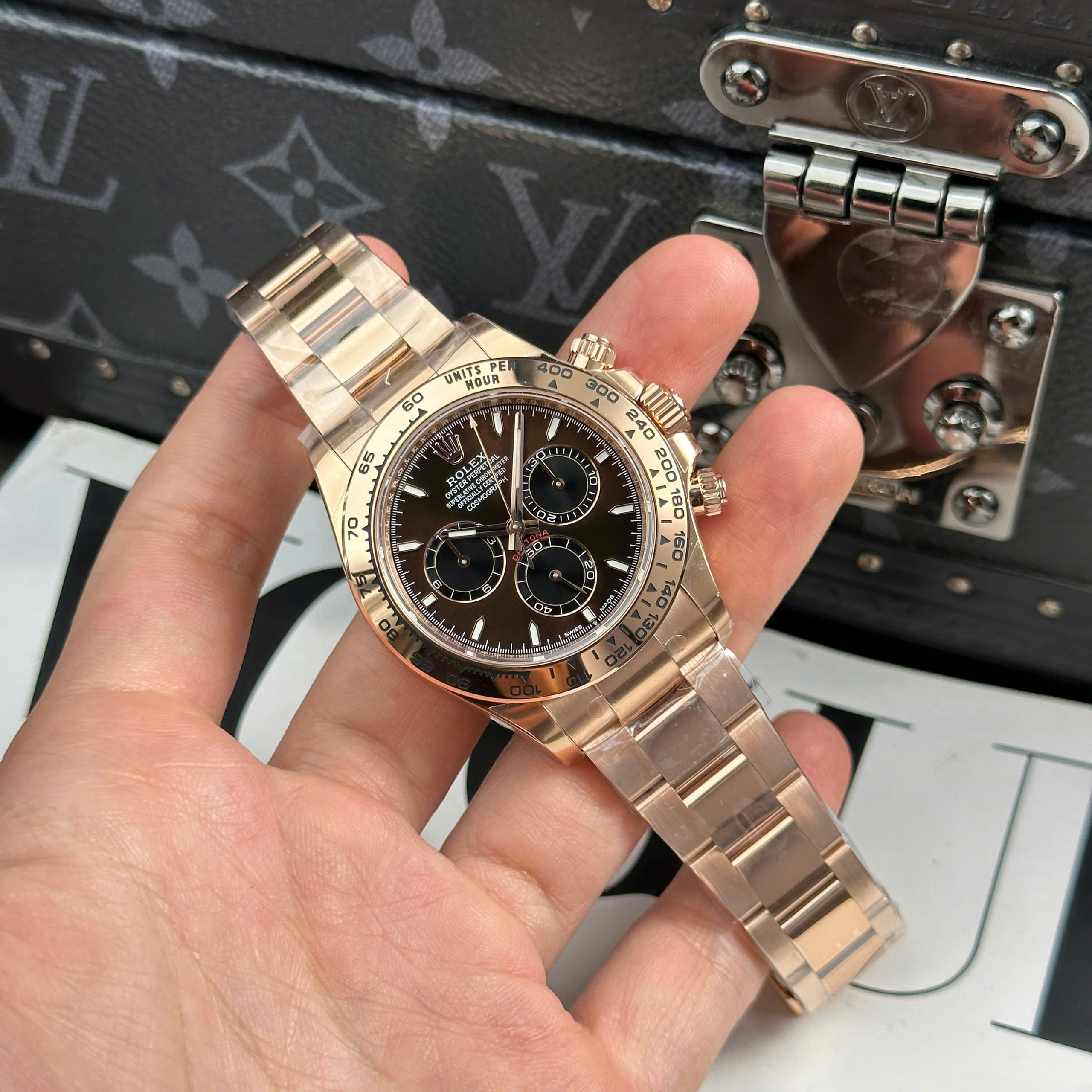 Đồng Hồ Rolex Cosmograph Daytona 126508 40mm Mặt Số Chocolate Replica 1:1 THB Factory