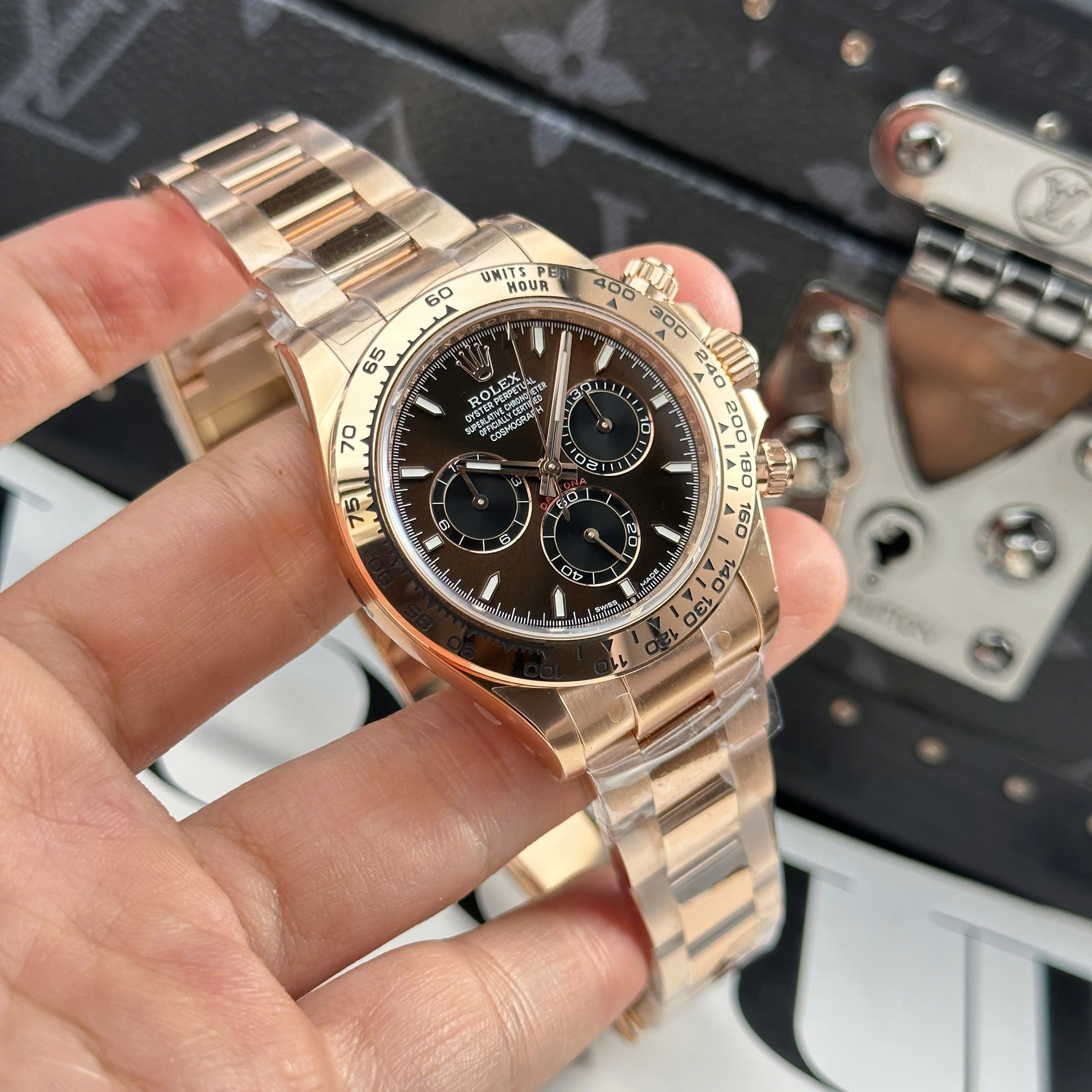 Đồng Hồ Rolex Cosmograph Daytona 126508 40mm Mặt Số Chocolate Replica 1:1 THB Factory