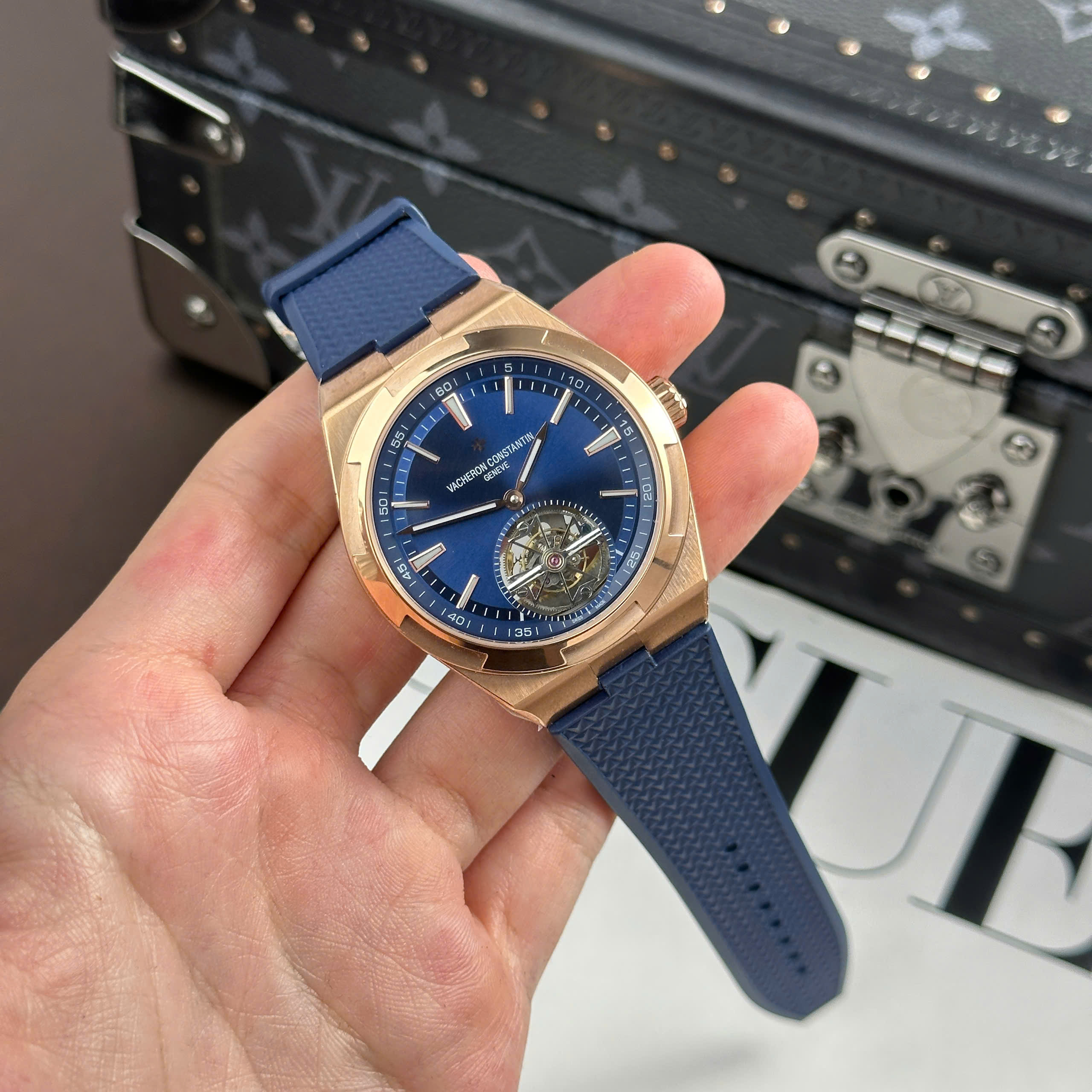 Đồng Hồ Vacheron Constantin Overseas Tourbillon 6000V Blue Rose Gold 42.5mm Replica 1:1