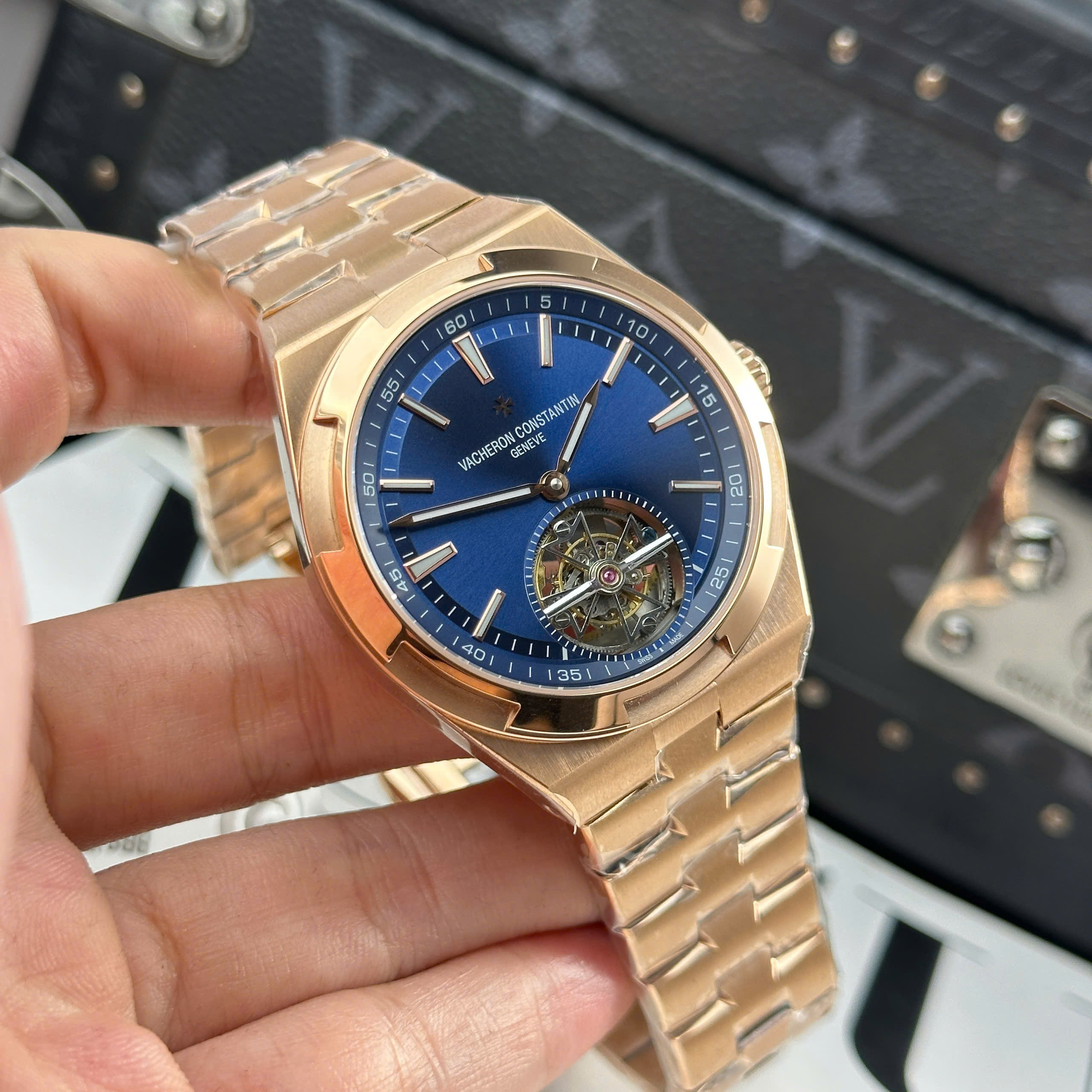 Đồng Hồ Vacheron Constantin Overseas Tourbillon 6000V Blue Rose Gold 42.5mm Replica 1:1