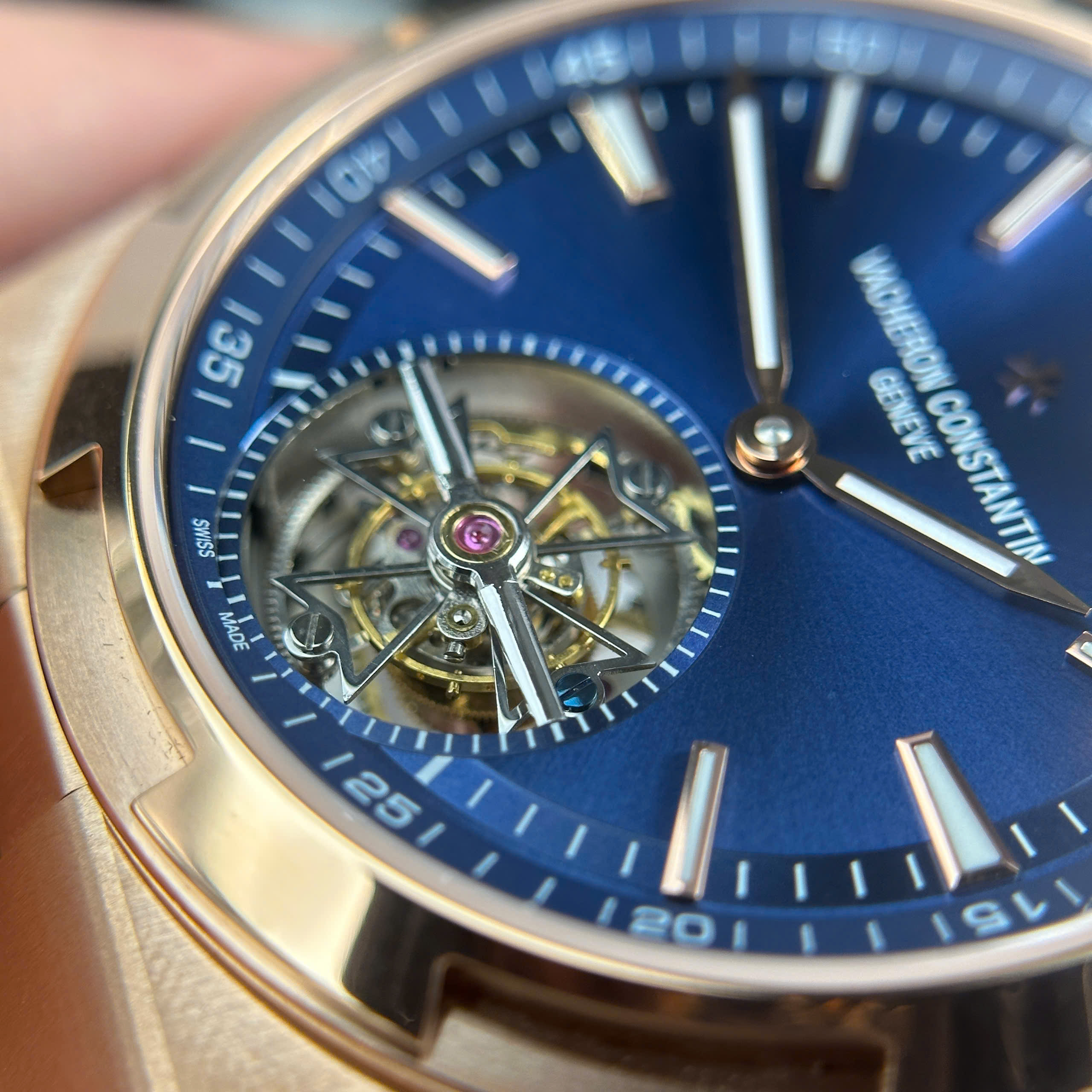 Đồng Hồ Vacheron Constantin Overseas Tourbillon 6000V Blue Rose Gold 42.5mm Replica 1:1