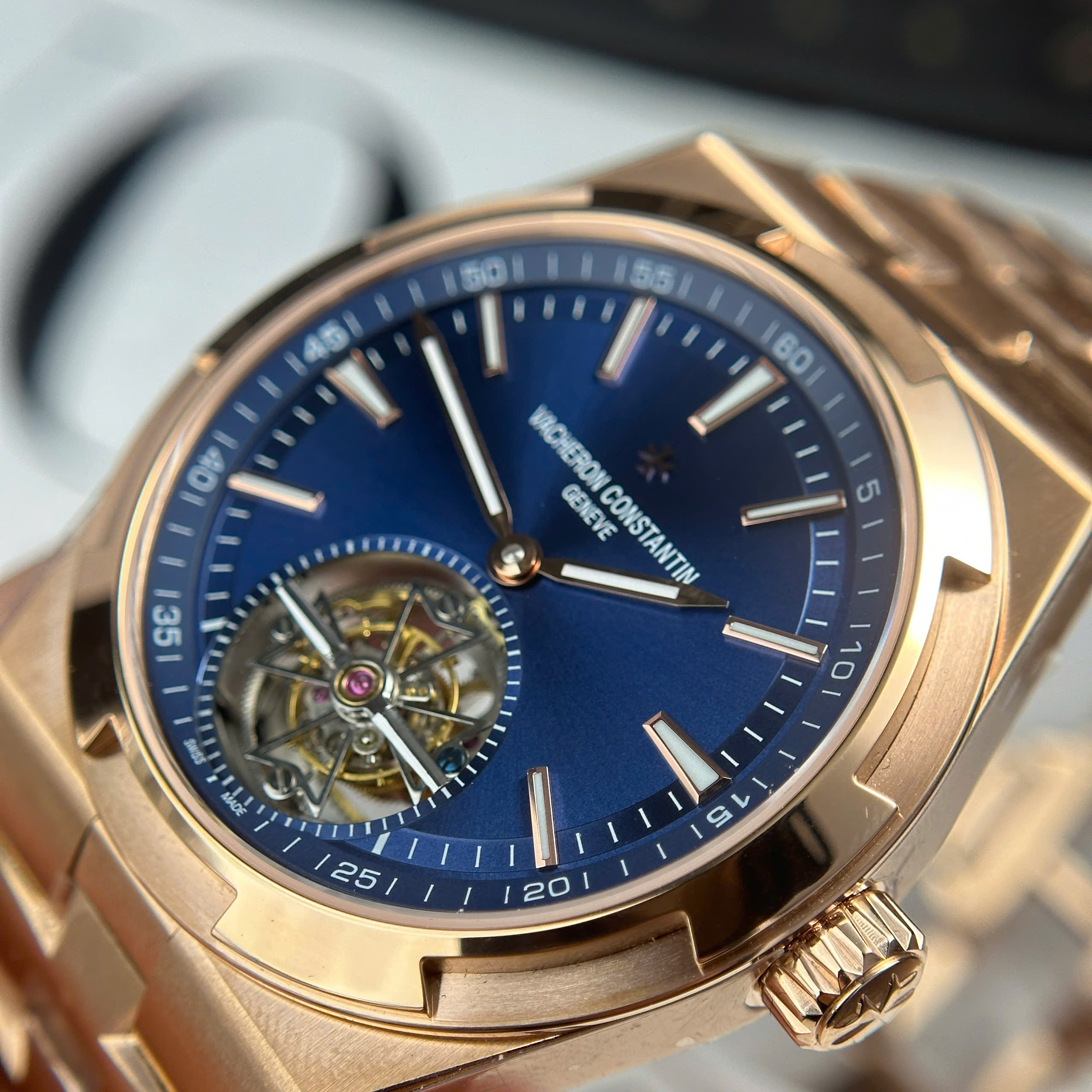 Đồng Hồ Vacheron Constantin Overseas Tourbillon 6000V Blue Rose Gold 42.5mm Replica 1:1