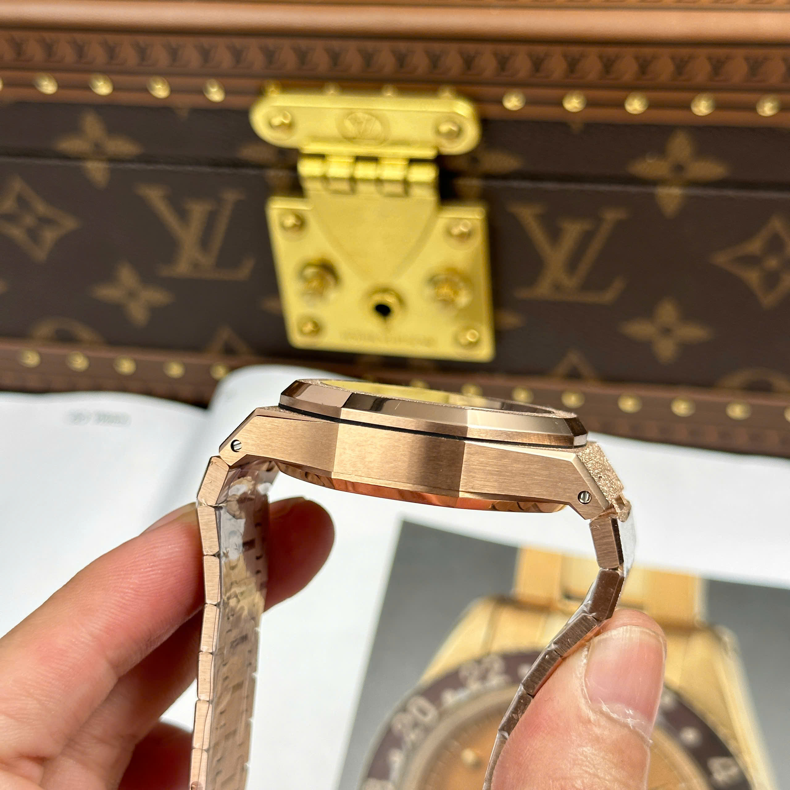 Đồng Hồ Audemars Piguet Royal Oak 26239 Full Frosted 41mm Độ Dày 12.4mm Replica 1:1 APS Factory