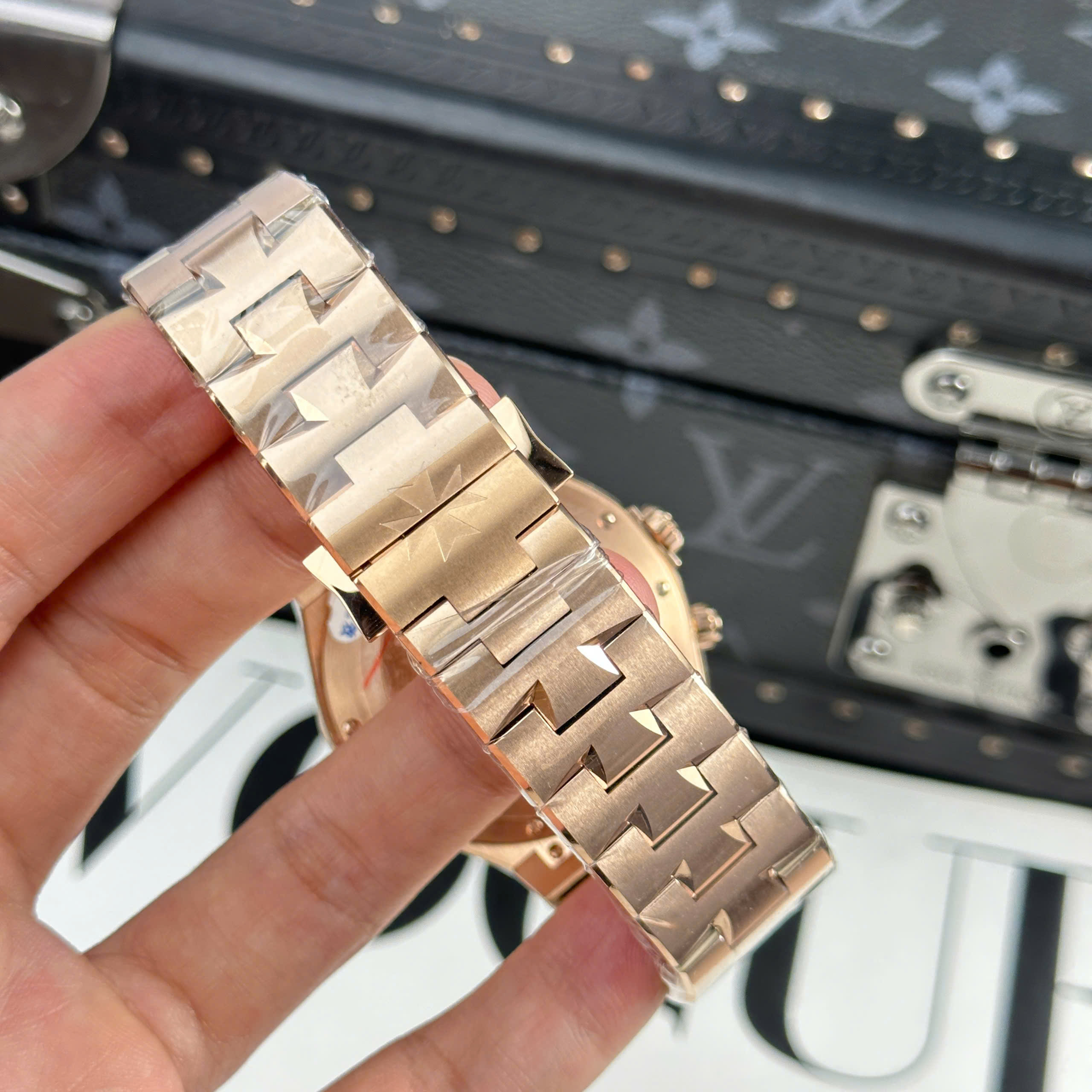 Đồng Hồ Vacheron Constantin Overseas Dual Time 47450/B01R-9404 Vàng Hồng Mặt Trắng Replica 1:1 42mm 9F Factory