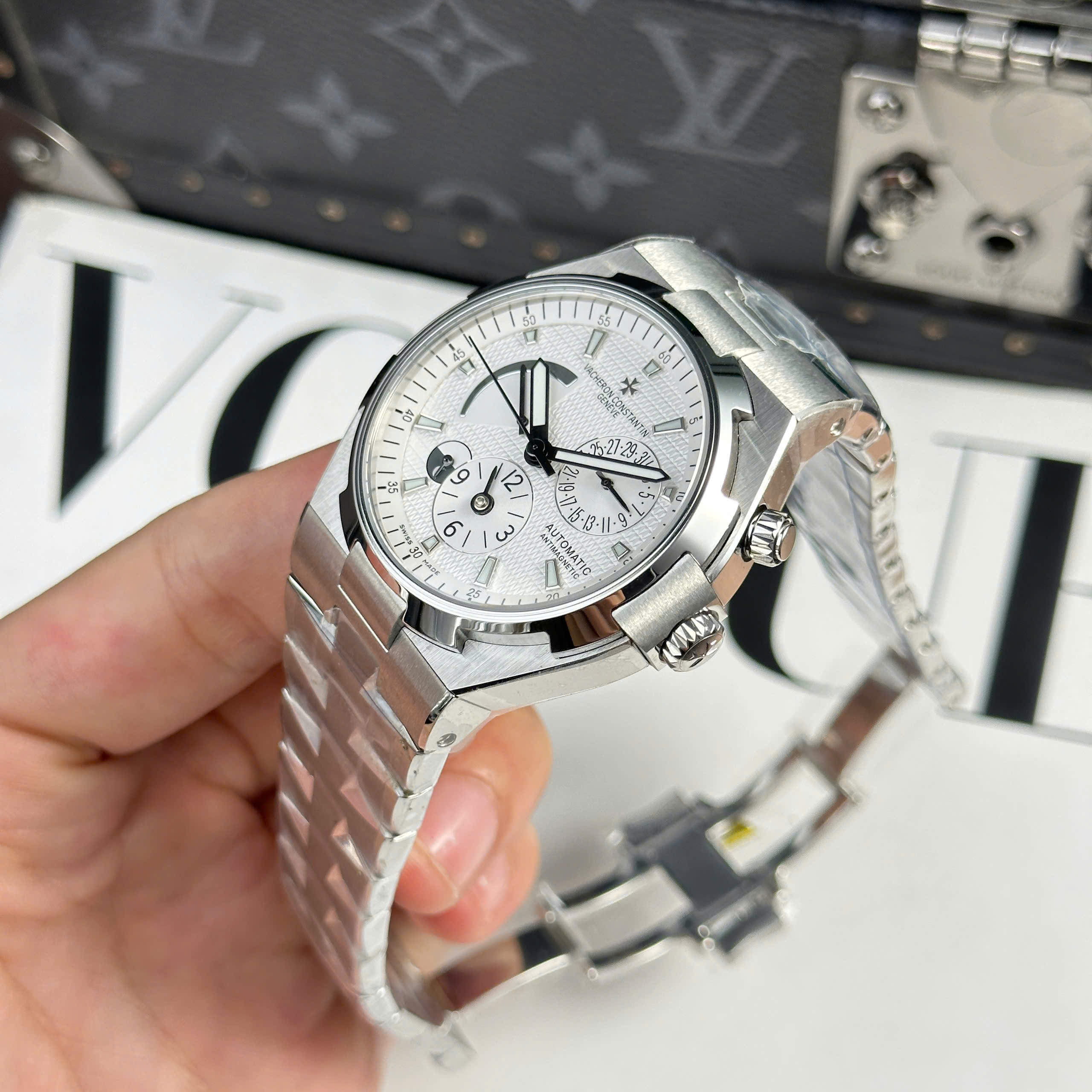 Đồng Hồ Vacheron Constantin Overseas Dual Time 47450 Mặt Trắng Replica 1:1 42mm 9F Factory