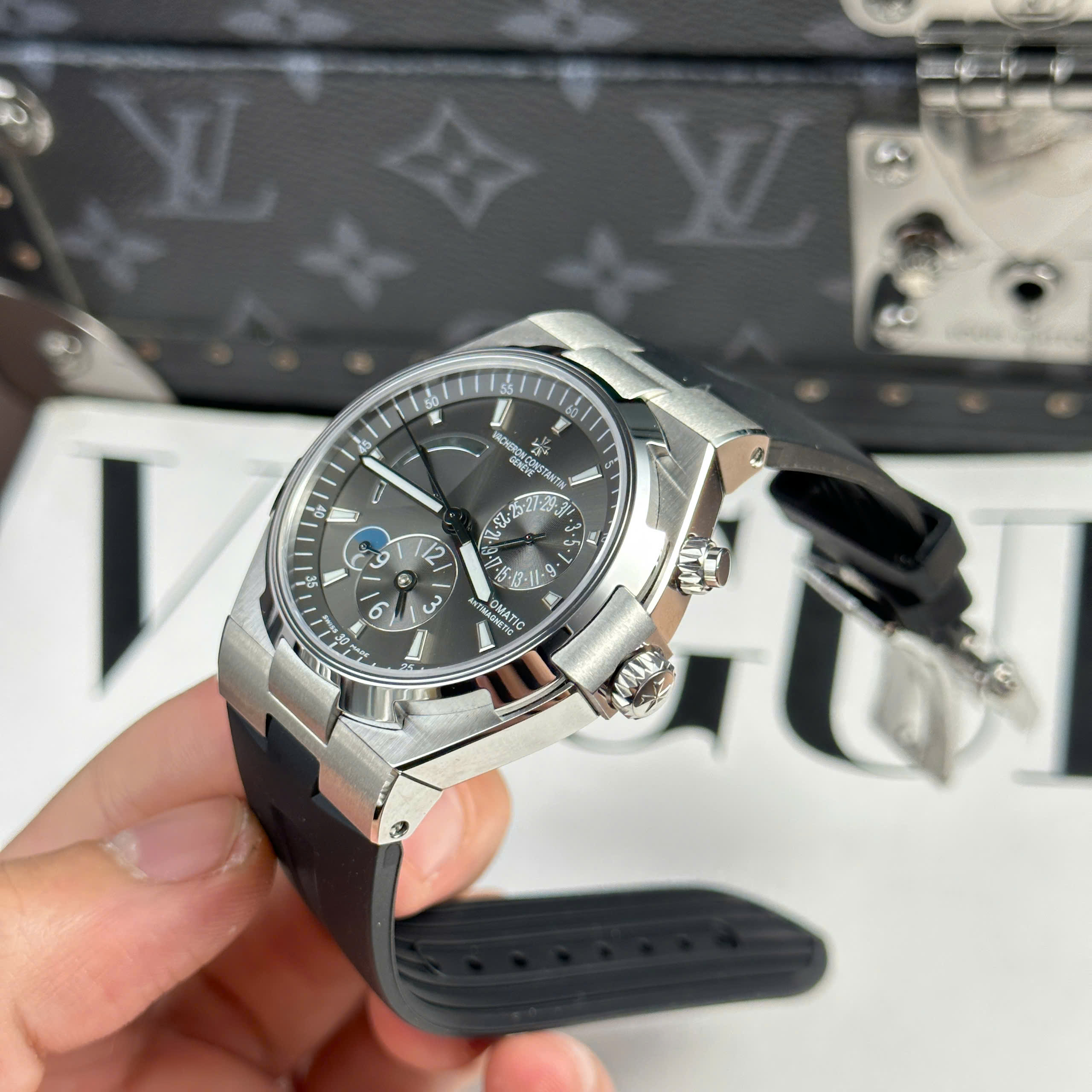 Đồng Hồ Vacheron Constantin Overseas Dual Time 47450 Mặt Xám Replica 1:1 42mm 9F Factory