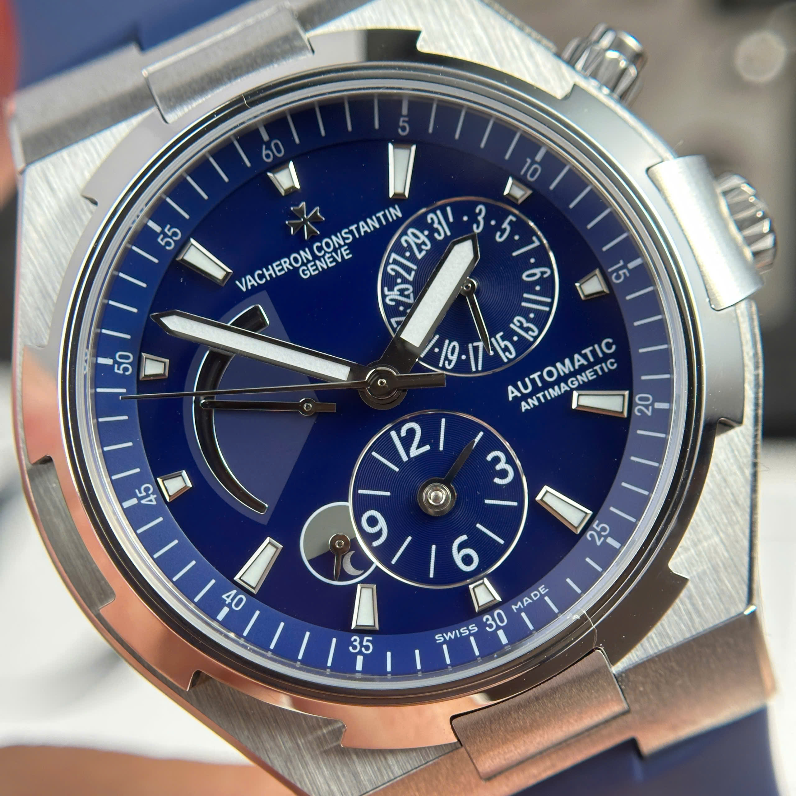 Đồng Hồ Vacheron Constantin Overseas Dual Time 47450 Mặt Xanh Blue Replica 1:1 42mm 9F Factory