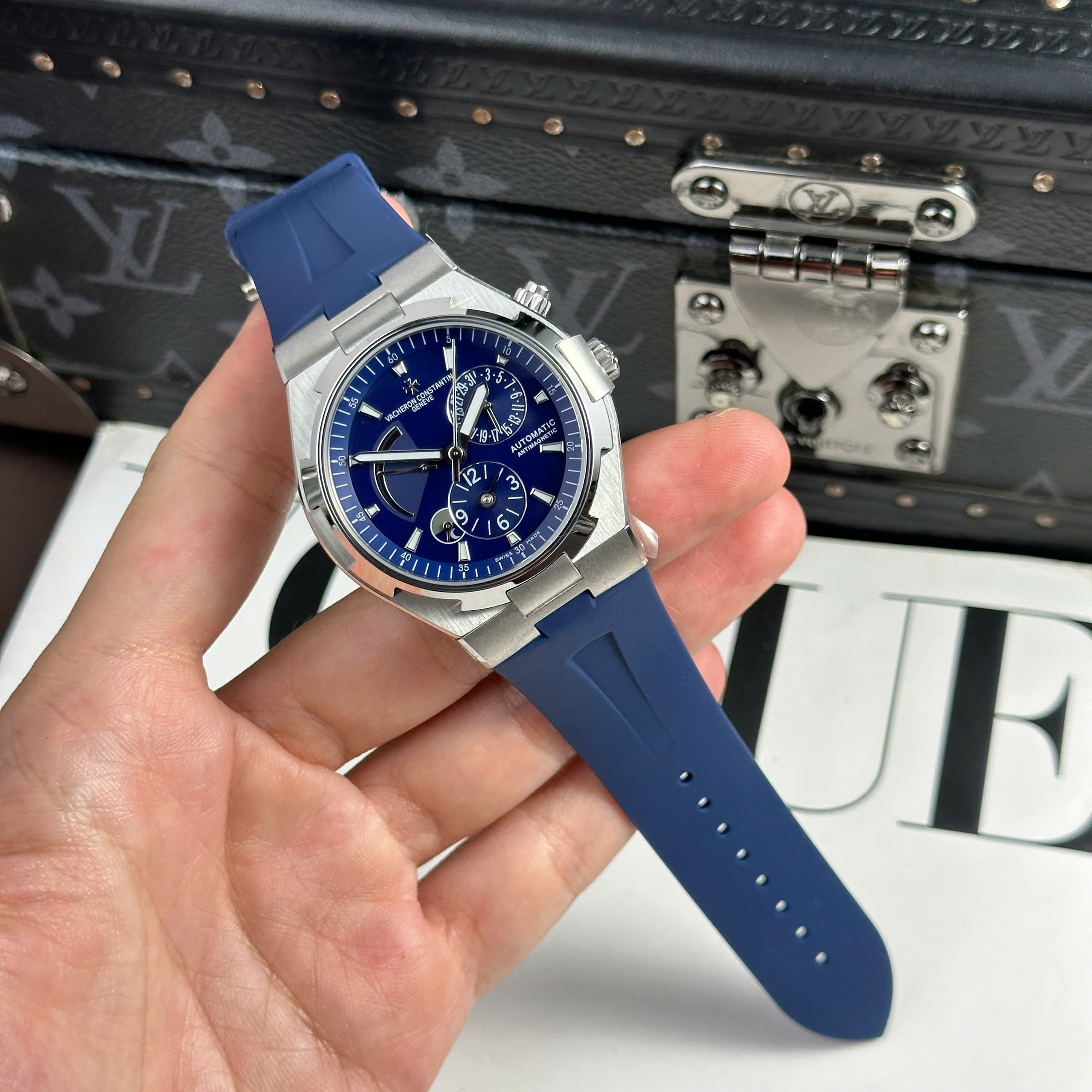 Đồng Hồ Vacheron Constantin Overseas Dual Time 47450 Mặt Xanh Blue Replica 1:1 42mm 9F Factory