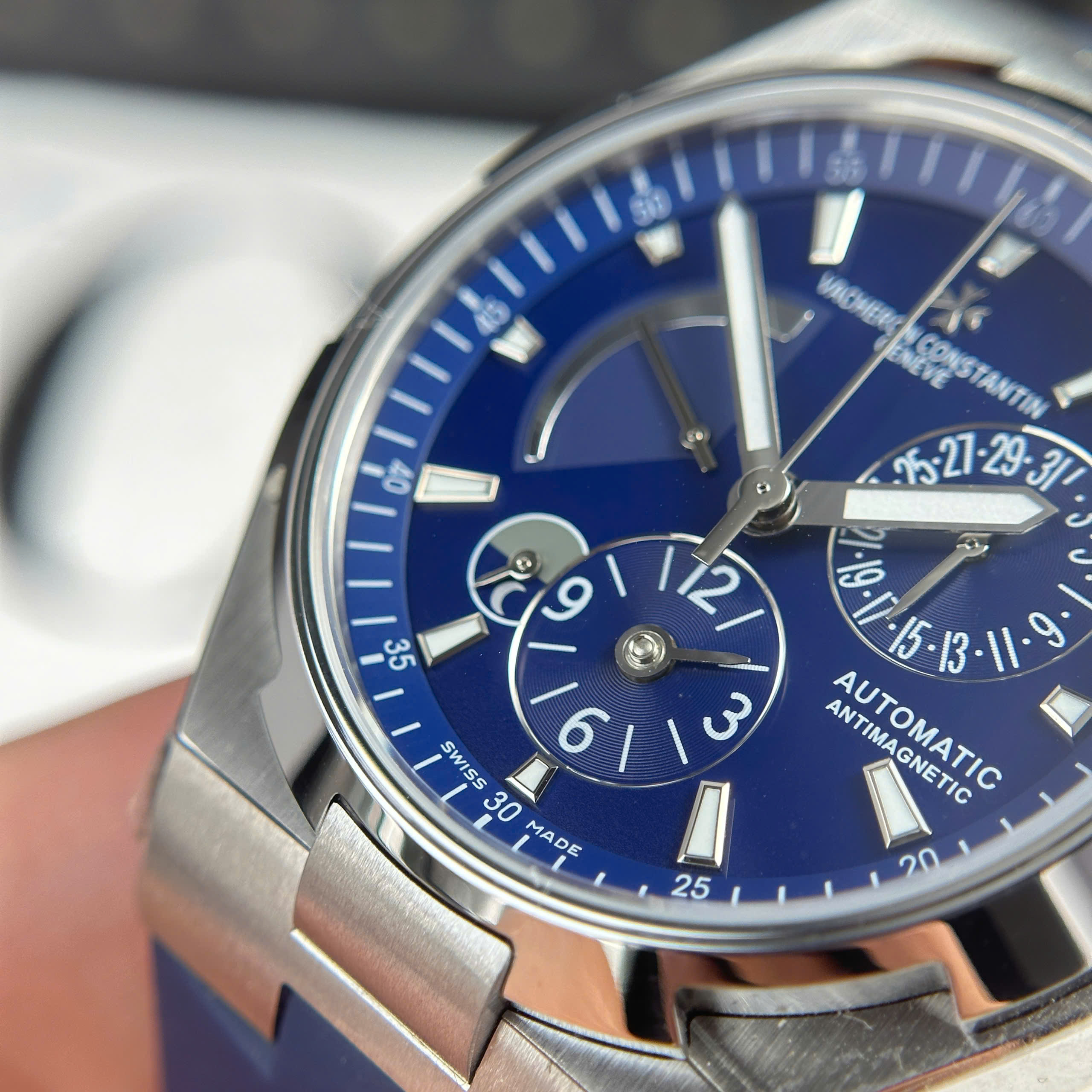 Đồng Hồ Vacheron Constantin Overseas Dual Time 47450 Mặt Xanh Blue Replica 1:1 42mm 9F Factory