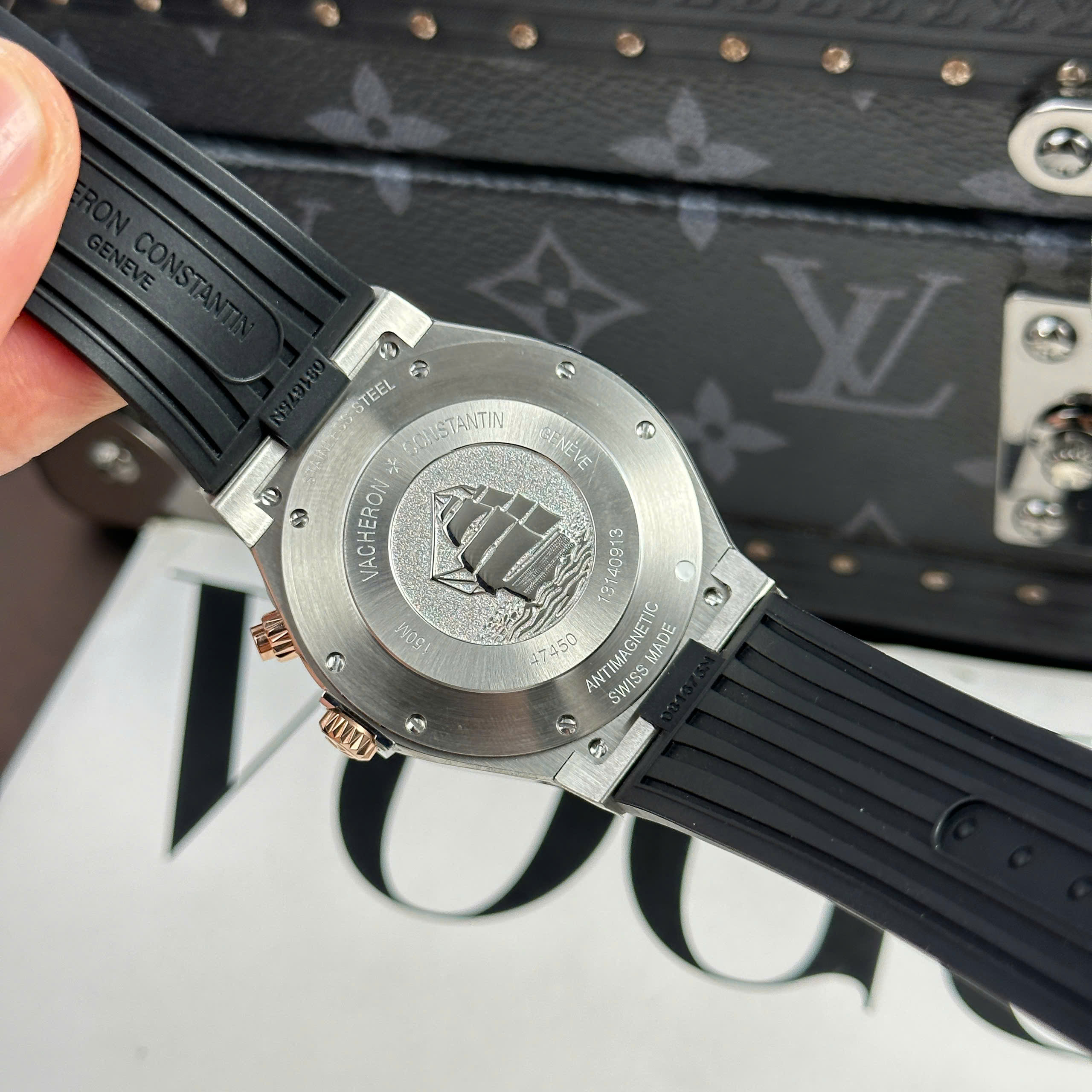 Đồng Hồ Vacheron Constantin Overseas Dual Time 47450 Mặt Đen Demi Vàng Hồng Replica 1:1 42mm 9F Factory