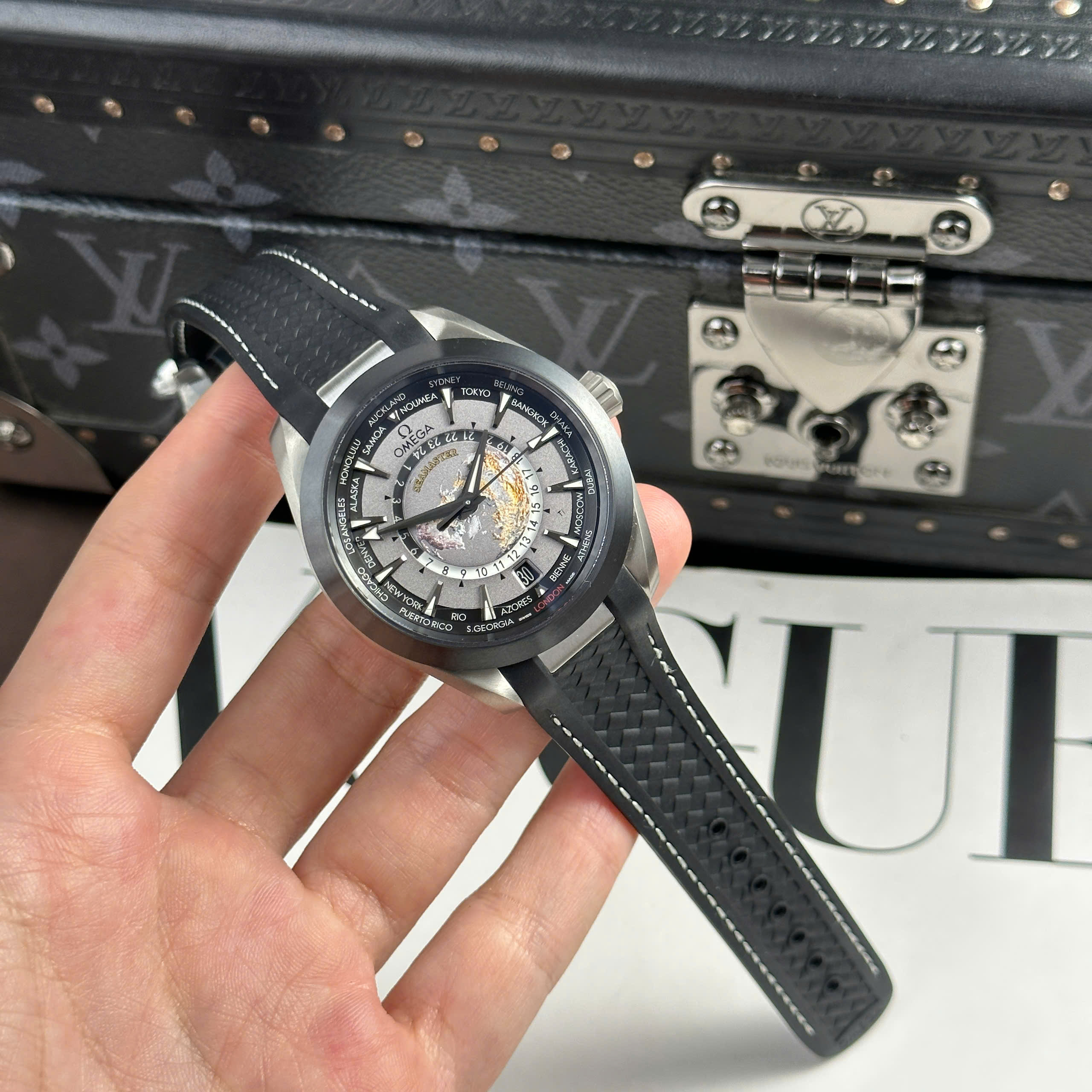 Đồng Hồ Omega Seamaster Aqua Terra GMT Worldtimer Mặt Xám Replica 1:1 43mm VSF Factory