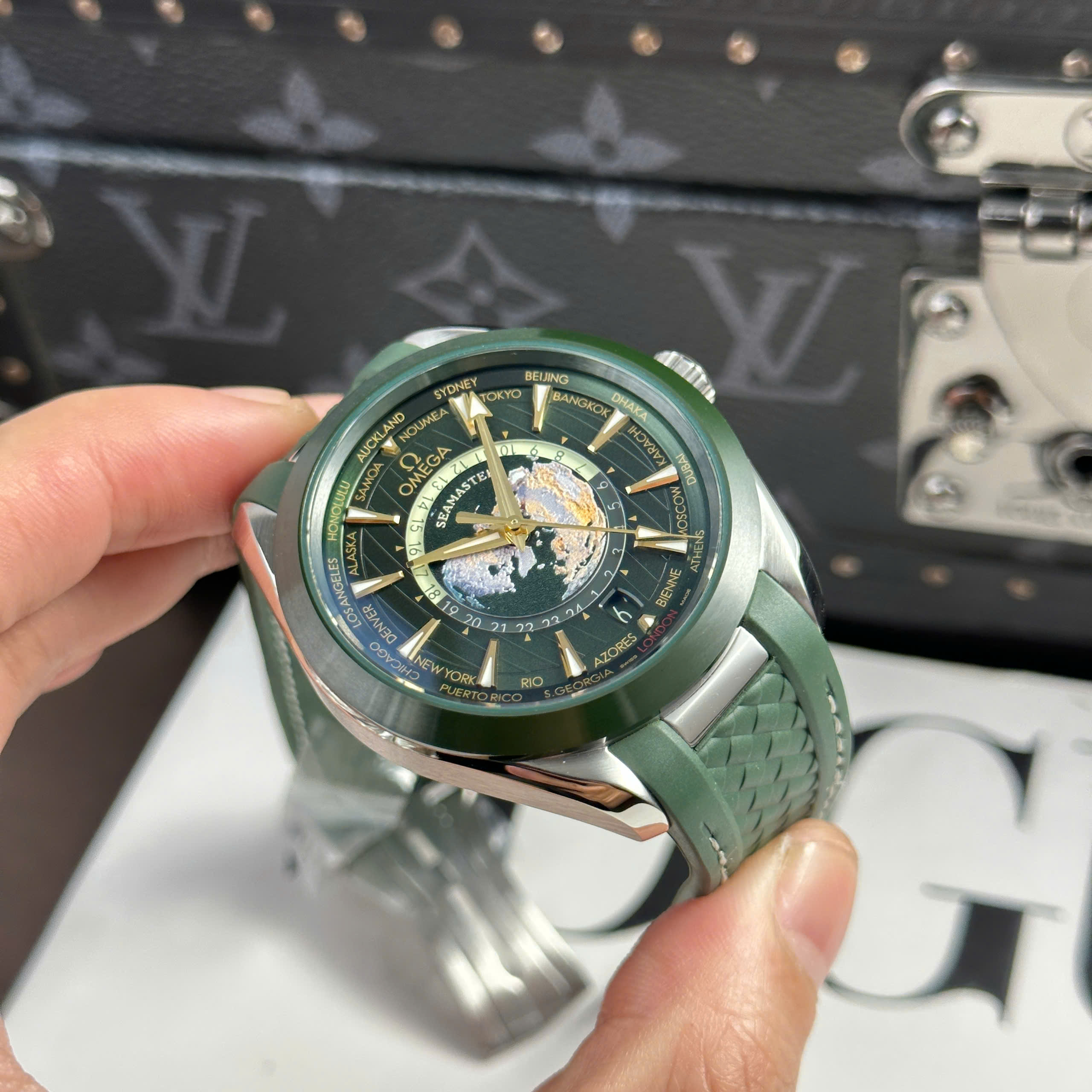 Đồng Hồ Omega Seamaster Aqua Terra GMT Worldtimer Mặt Xanh Lá Replica 1:1 43mm VSF Factory