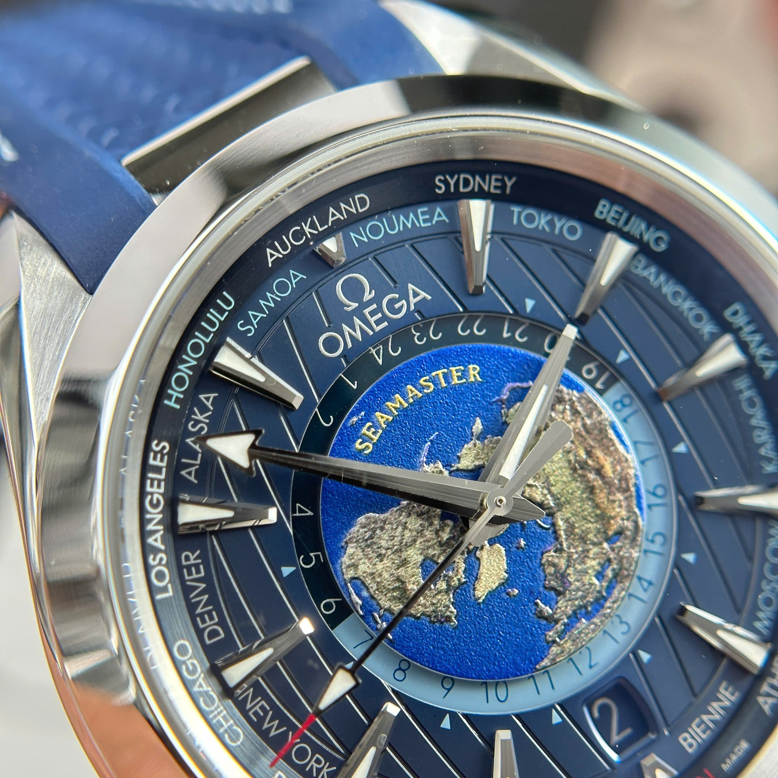 Đồng Hồ Omega Seamaster Aqua Terra GMT Worldtimer Mặt Xanh Blue Replica 1:1 43mm VSF Factory