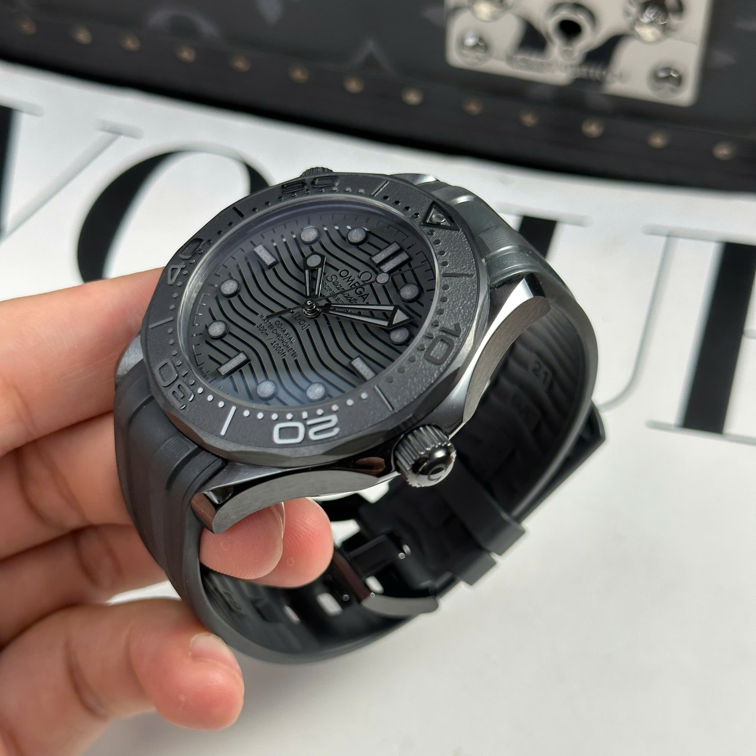 Đồng Hồ Omega Seamaster Diver 300M 43.5mm Mặt Đen Vỏ Gốm Replica 1:1 VS Factory