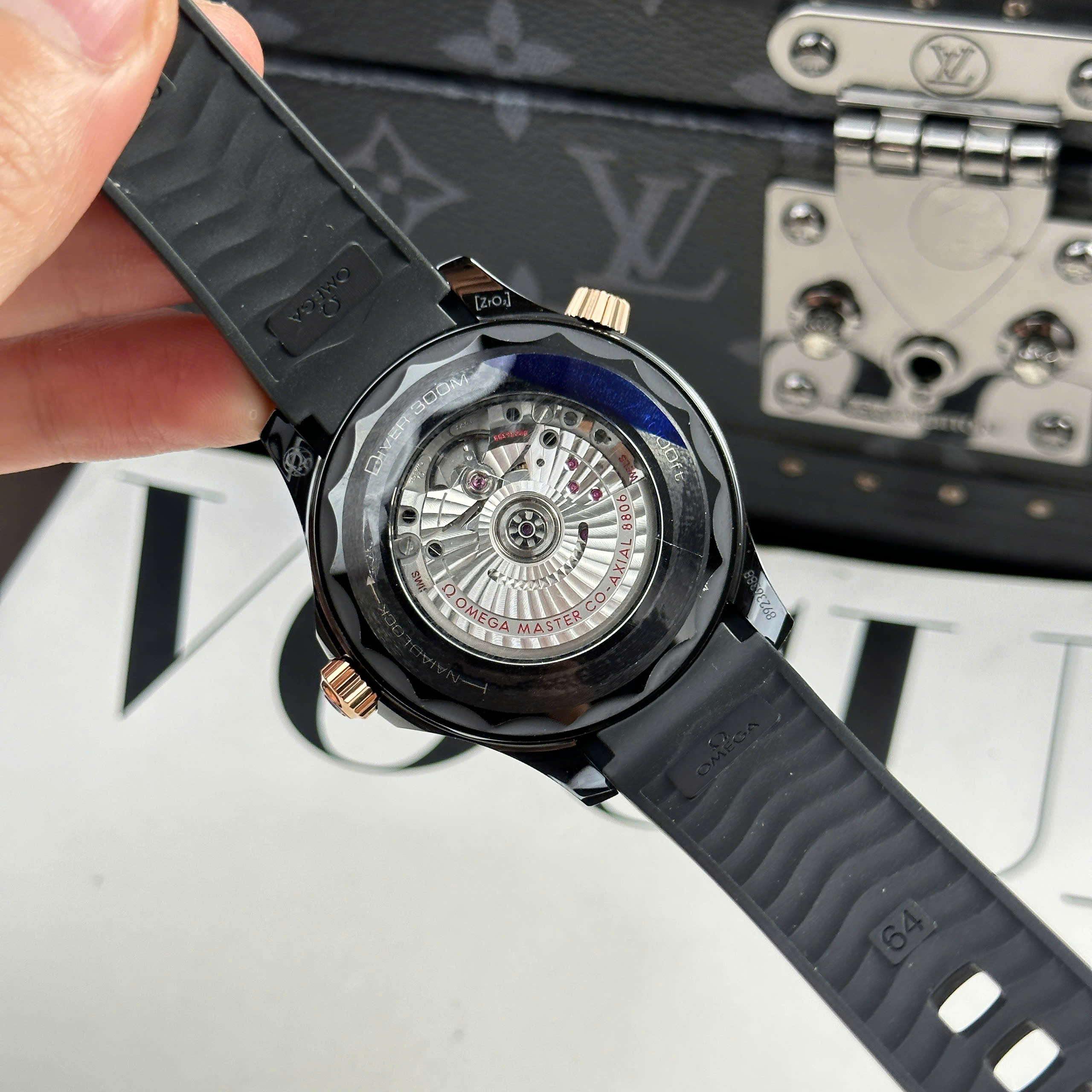 Đồng Hồ Omega Seamaster Diver 300M 43.5mm Mặt Đen Vỏ Gốm Replica 1:1 VS Factory