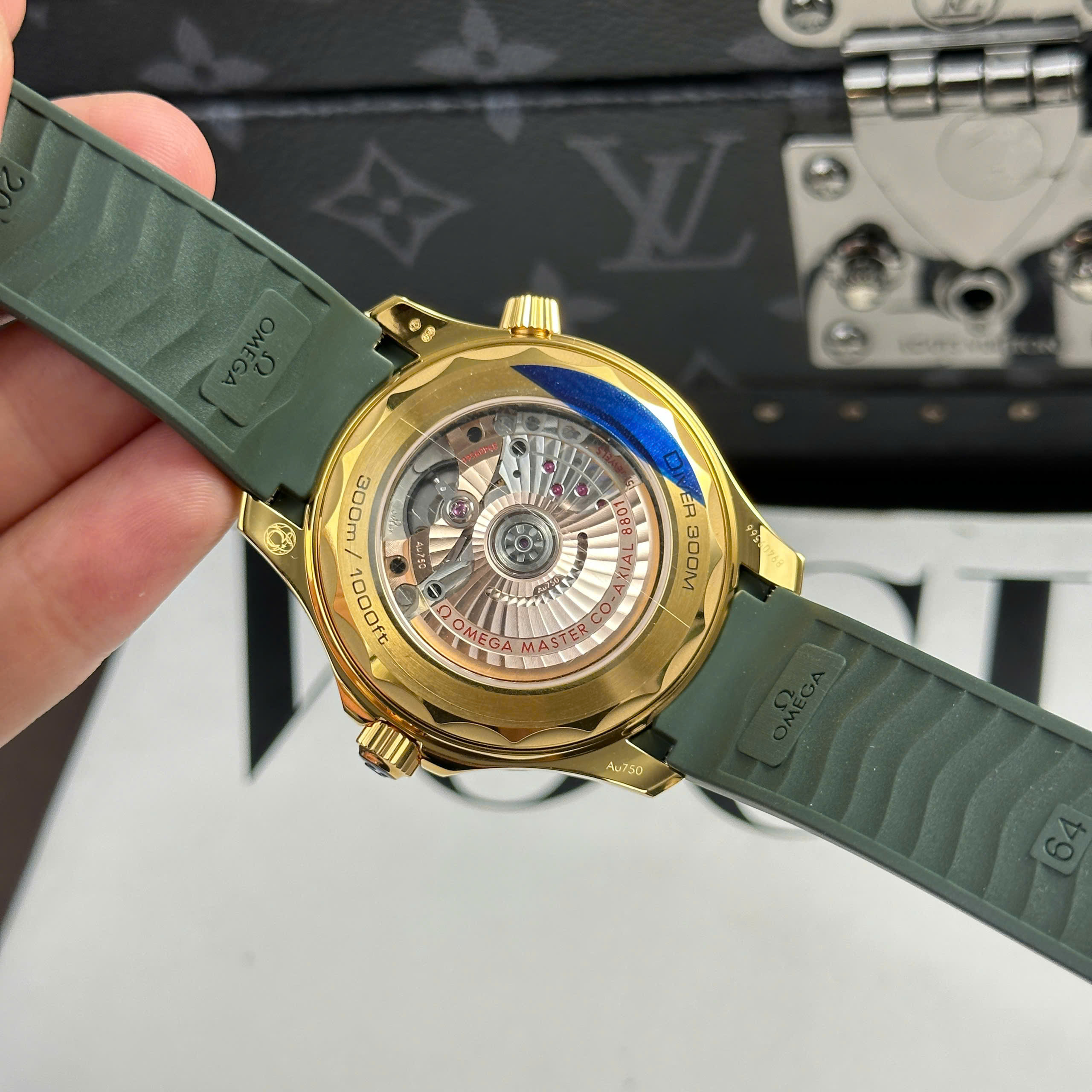 Đồng Hồ Omega Seamaster Diver 300M 43.5mm Mặt Xanh Lá Vỏ Vàng Gold Replica 1:1 VS Factory