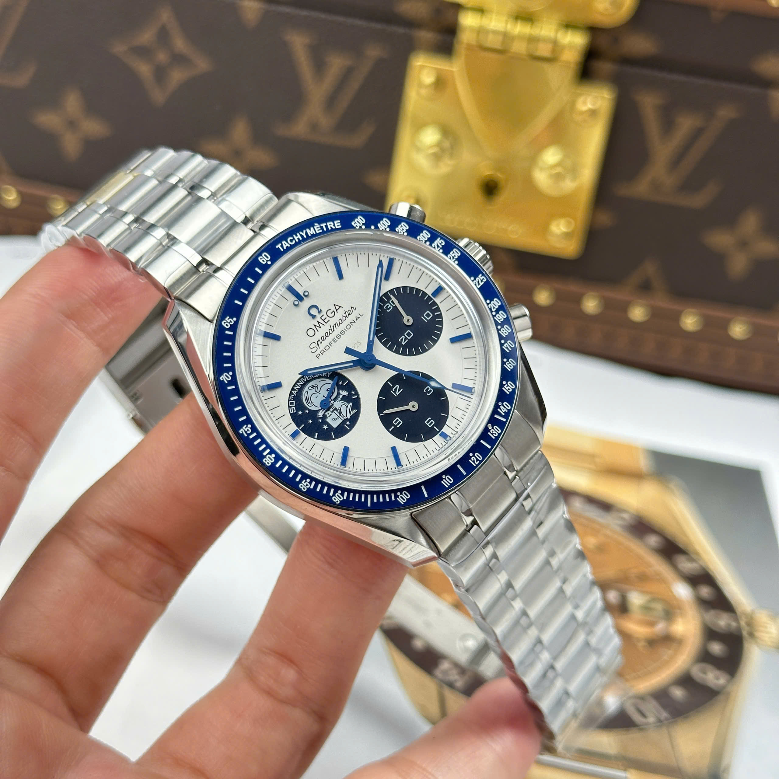 Đồng Hồ Omega Speedmaster Silver Snoopy 42mm Replica 1:1 N1 Factory