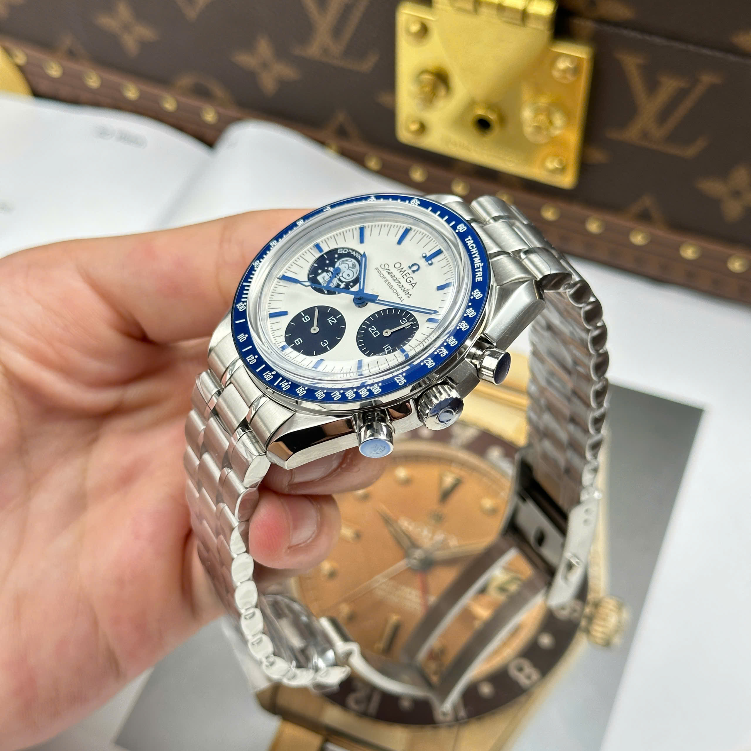 Đồng Hồ Omega Speedmaster Silver Snoopy 42mm Replica 1:1 N1 Factory