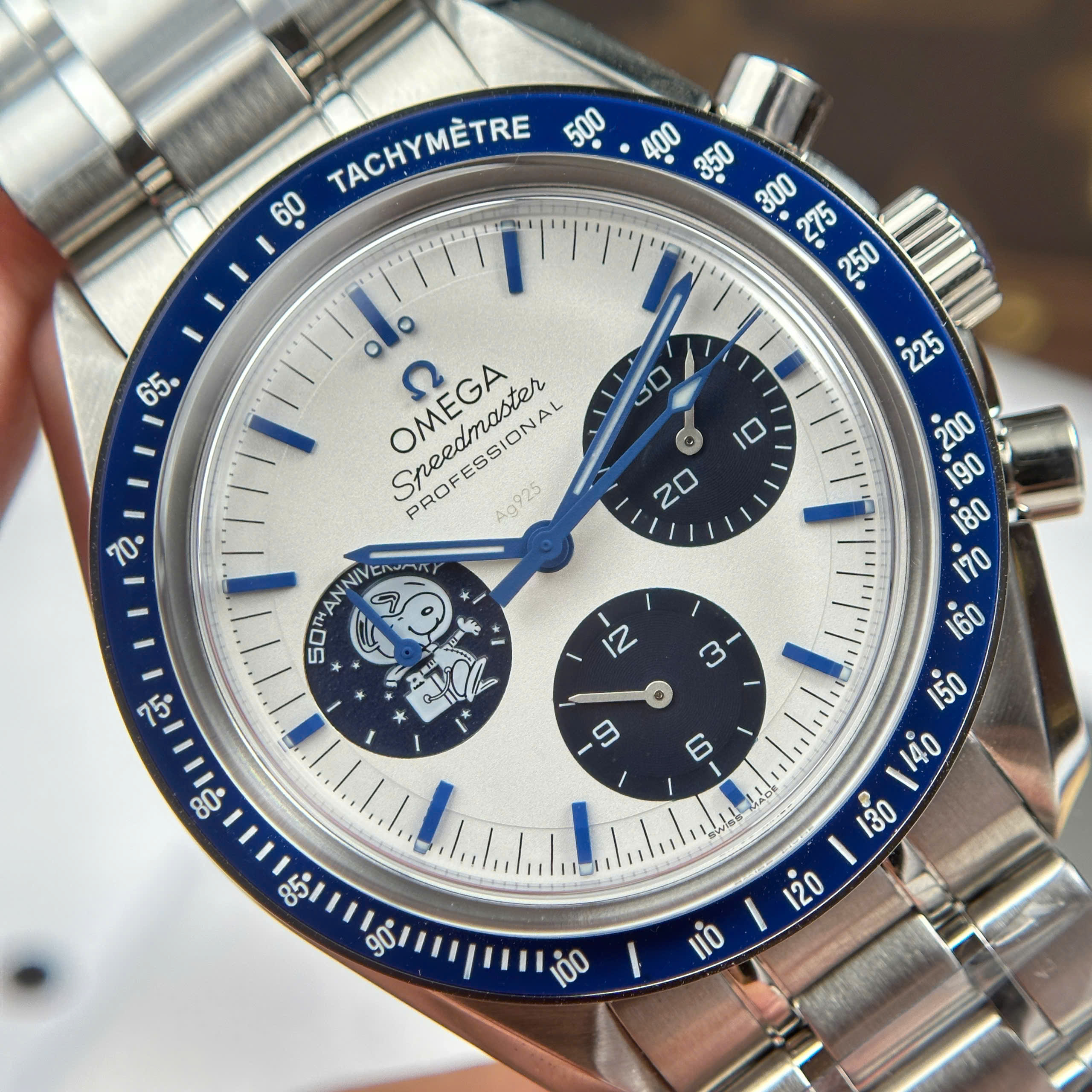 Đồng Hồ Omega Speedmaster Silver Snoopy 42mm Replica 1:1 N1 Factory