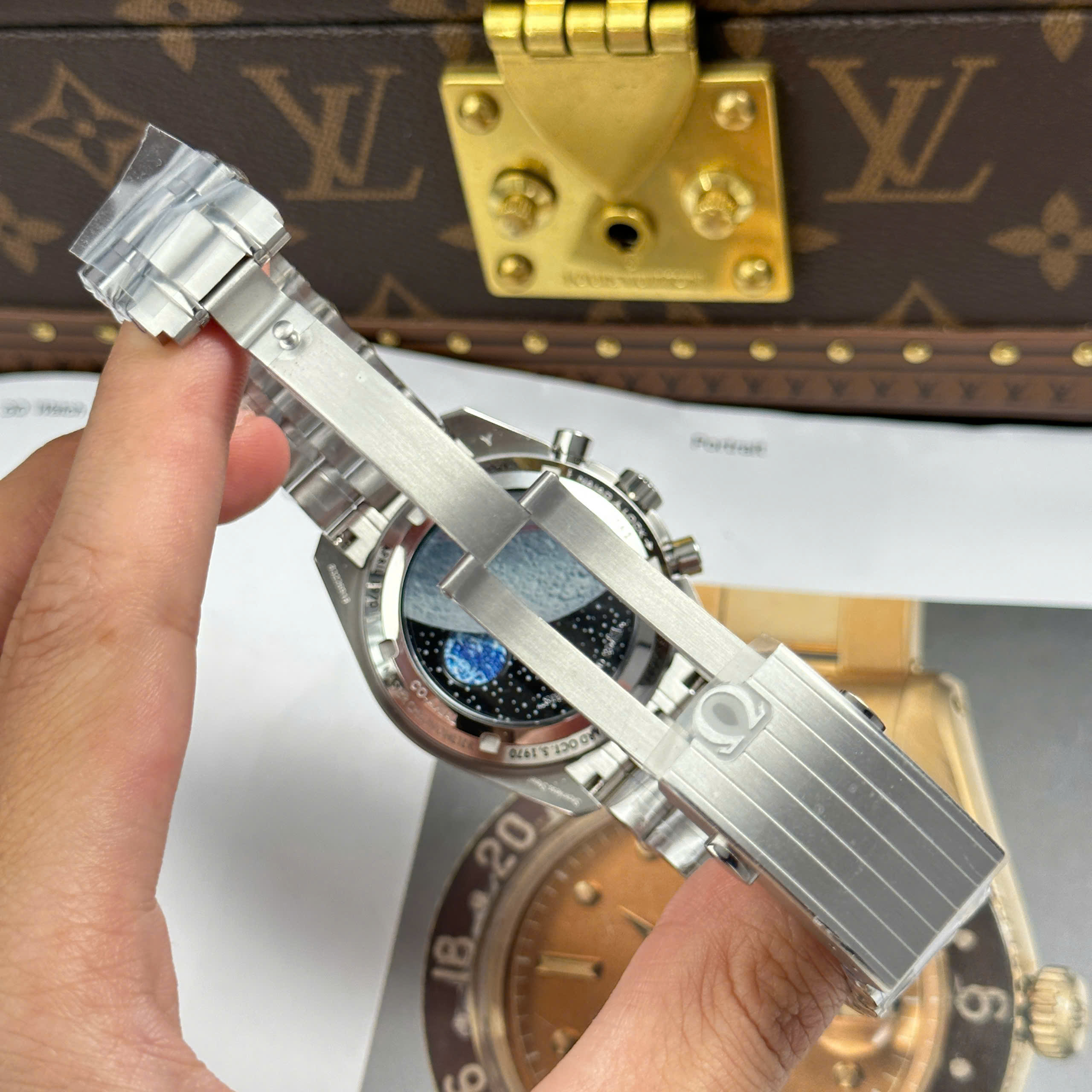 Đồng Hồ Omega Speedmaster Silver Snoopy 42mm Replica 1:1 N1 Factory