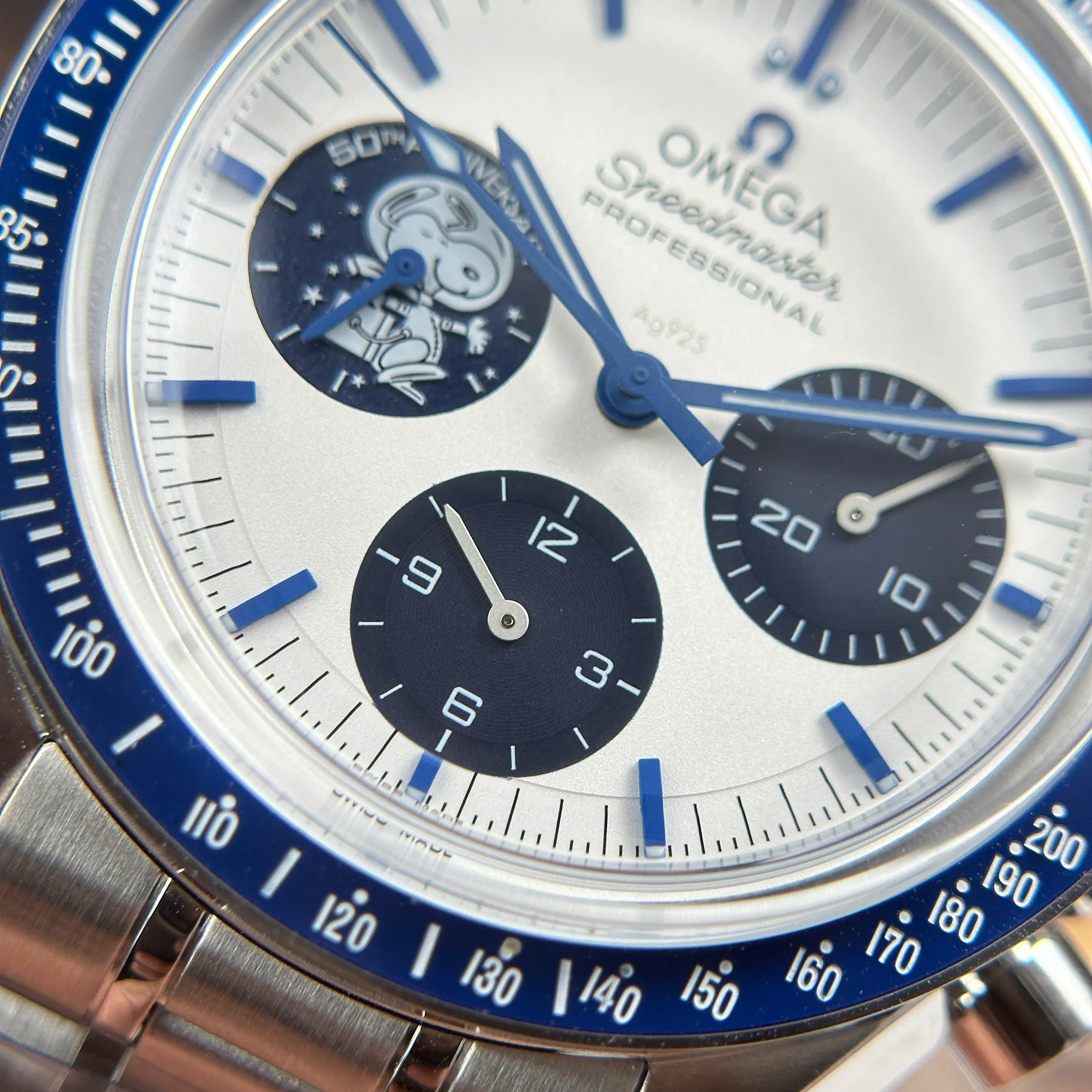 Đồng Hồ Omega Speedmaster Silver Snoopy 42mm Replica 1:1 N1 Factory
