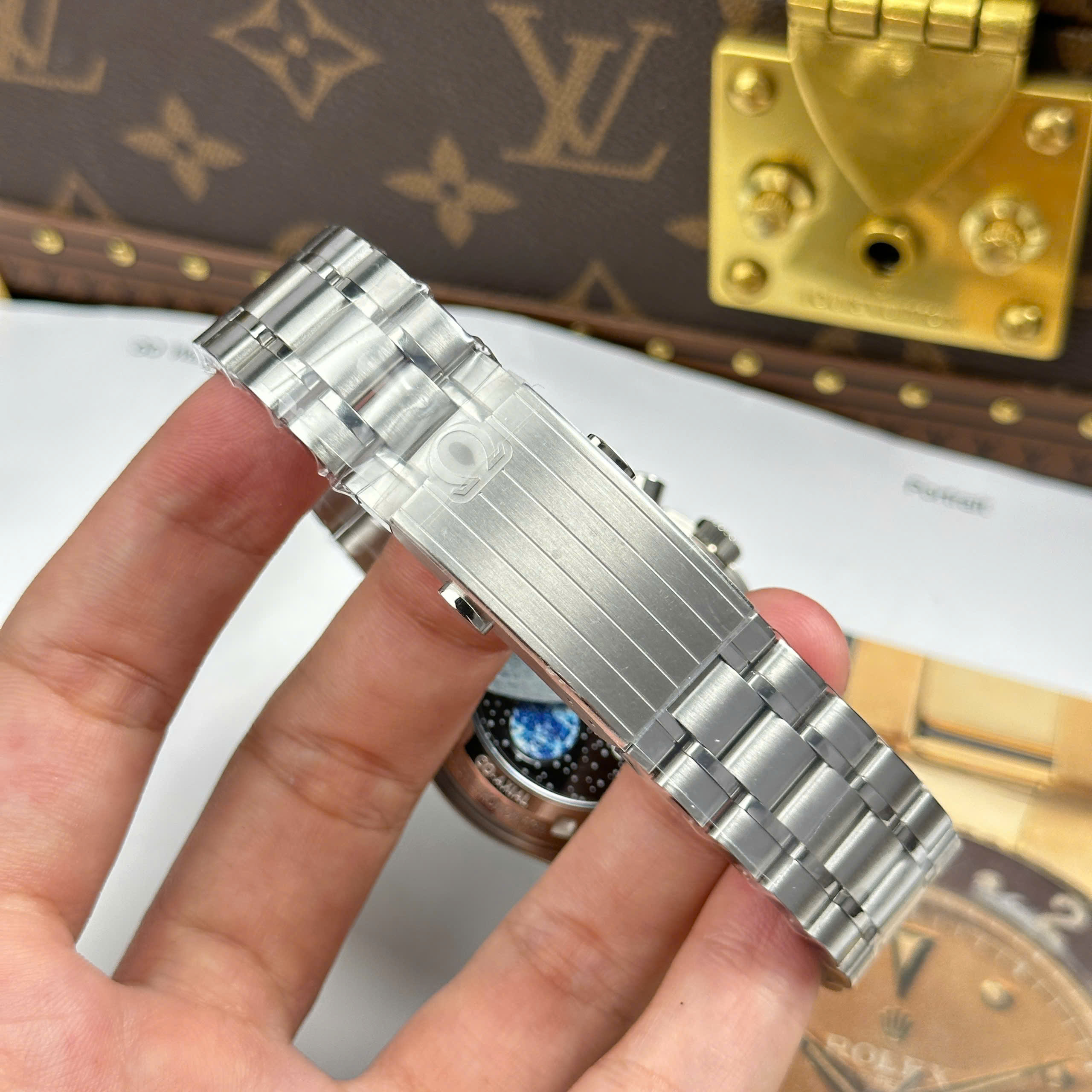 Đồng Hồ Omega Speedmaster Silver Snoopy 42mm Replica 1:1 N1 Factory