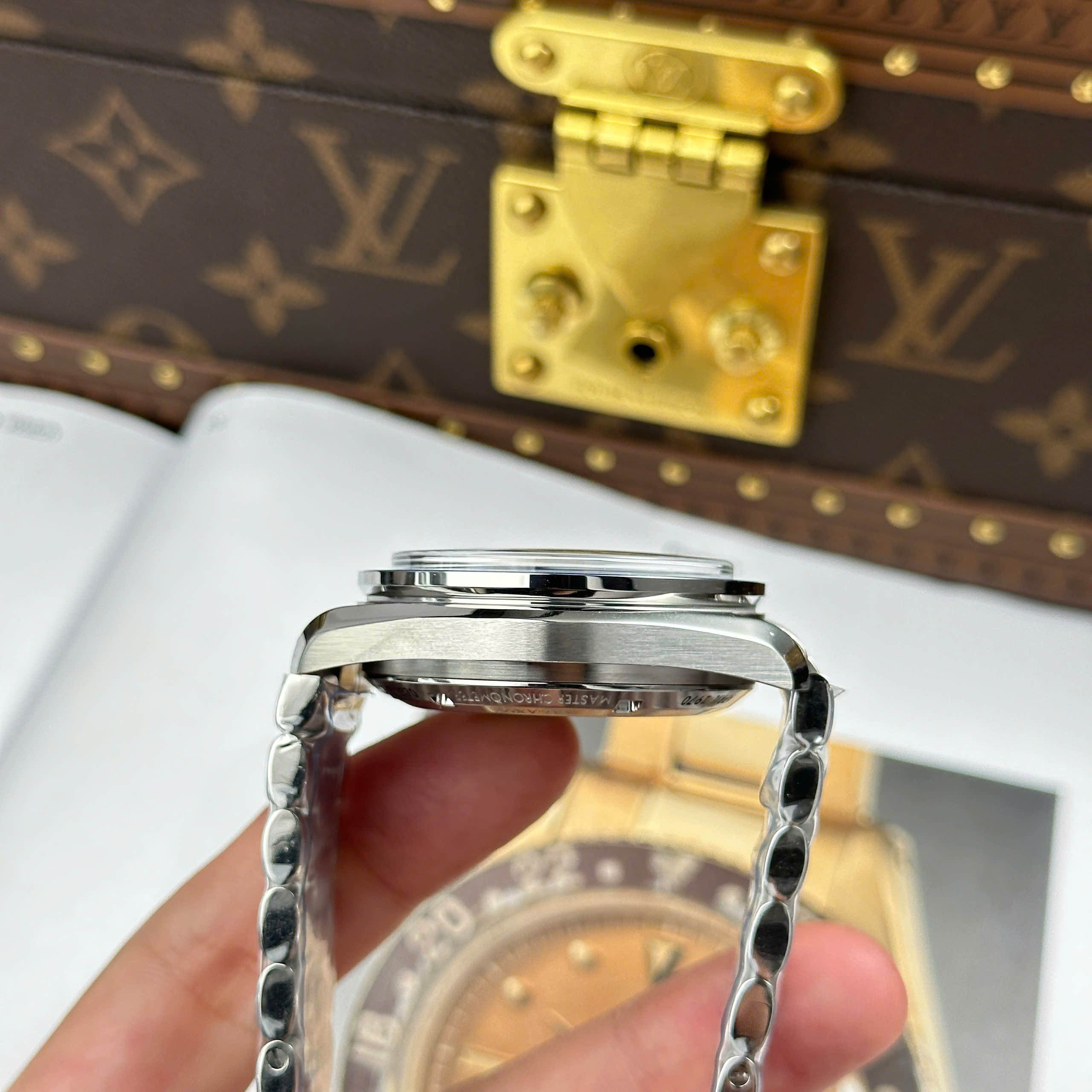 Đồng Hồ Omega Speedmaster Silver Snoopy 42mm Replica 1:1 N1 Factory